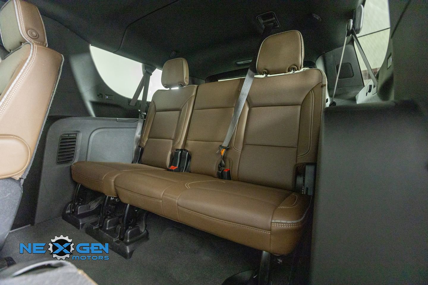 Used 2024 Chevrolet Suburban High Country w/ Advanced Technology Package image 30