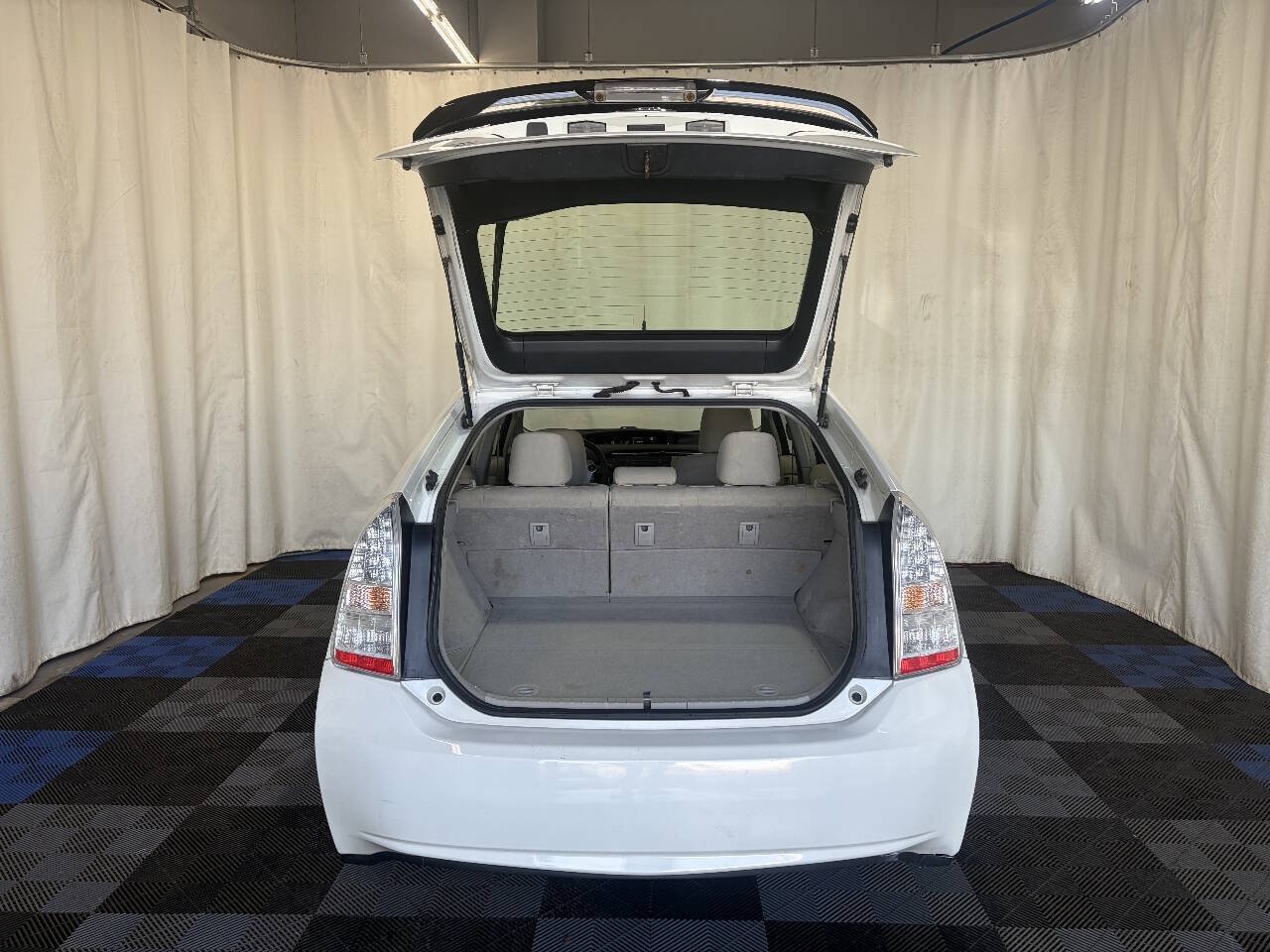 Used 2010 Toyota Prius Five FWD image 10