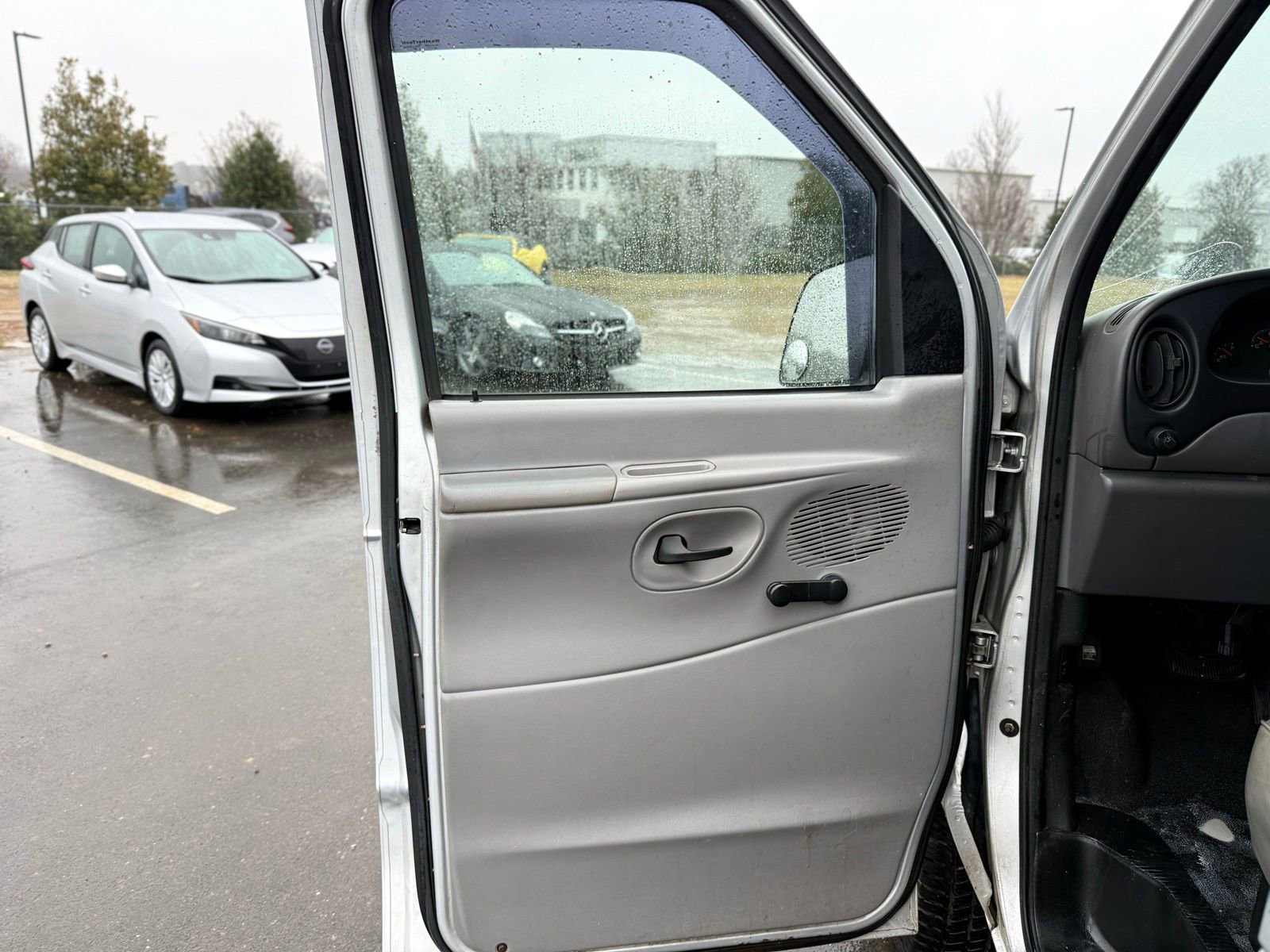 Used 1999 Ford E-250 and Econoline 250 RWD image 12