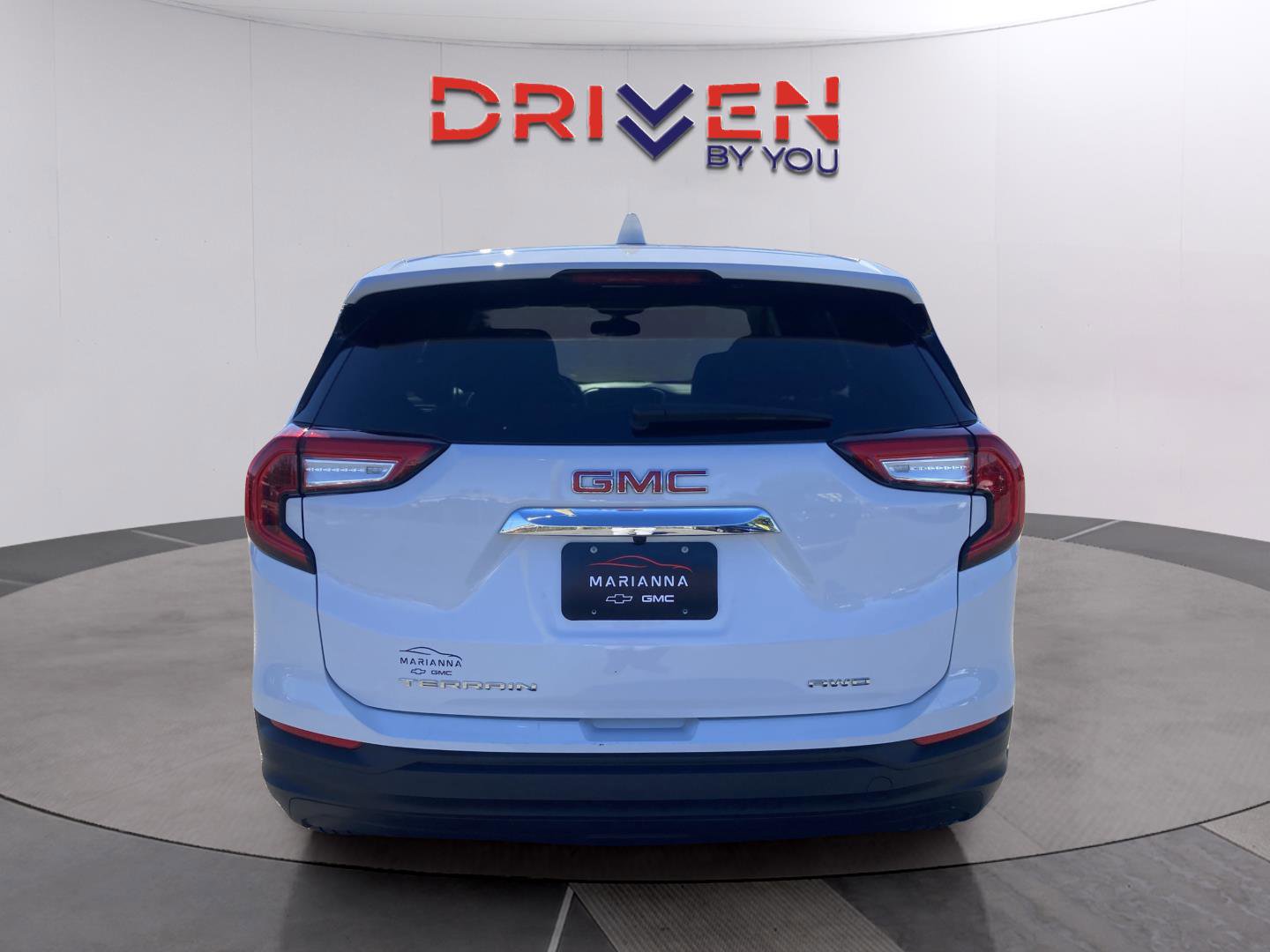 Used 2024 GMC Terrain SLE image 5