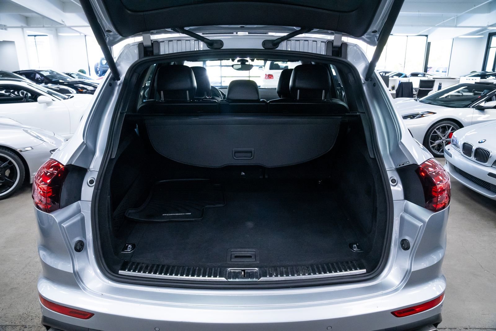 Used 2016 Porsche Cayenne AWD/4WD image 8