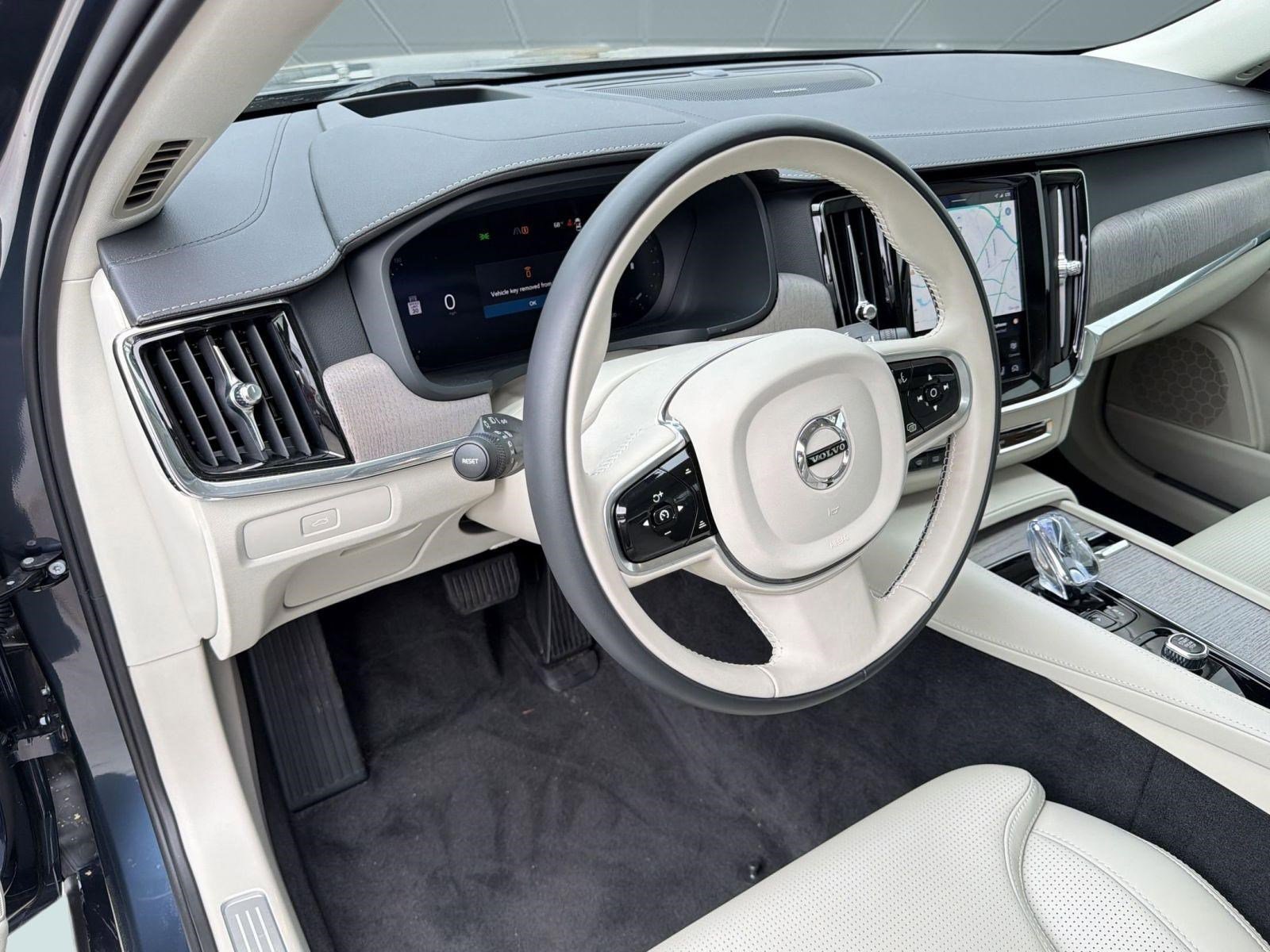 Certified 2025 Volvo S90 B6 Ultra image 4
