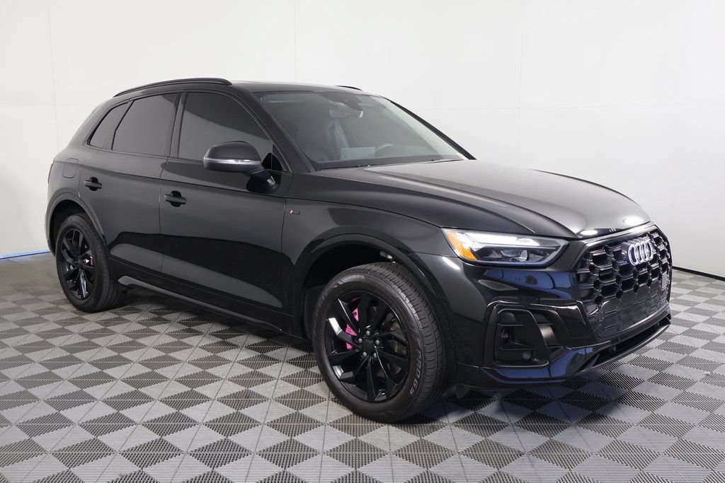 Used 2023 Audi Q5 2.0T Premium w/ Convenience Package AWD/4WD image 3