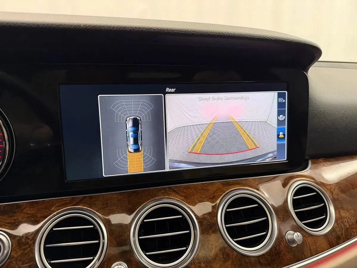 Used 2017 Mercedes-Benz E 300 4MATIC image 26