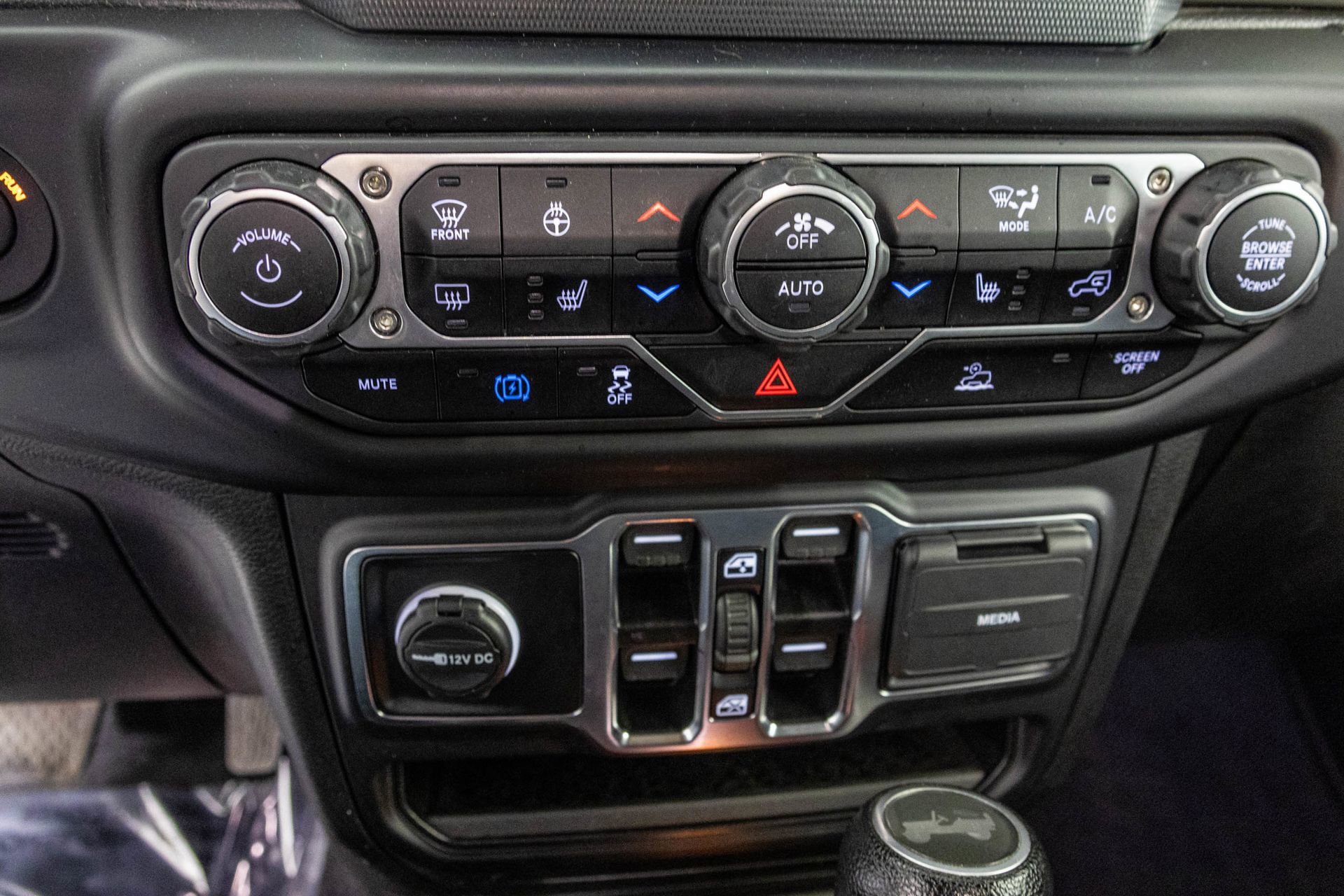 Used 2023 Jeep Wrangler Unlimited w/ Cold Weather Group image 26