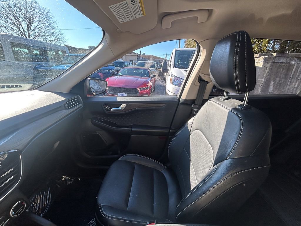 Used 2020 Ford Escape Titanium image 22