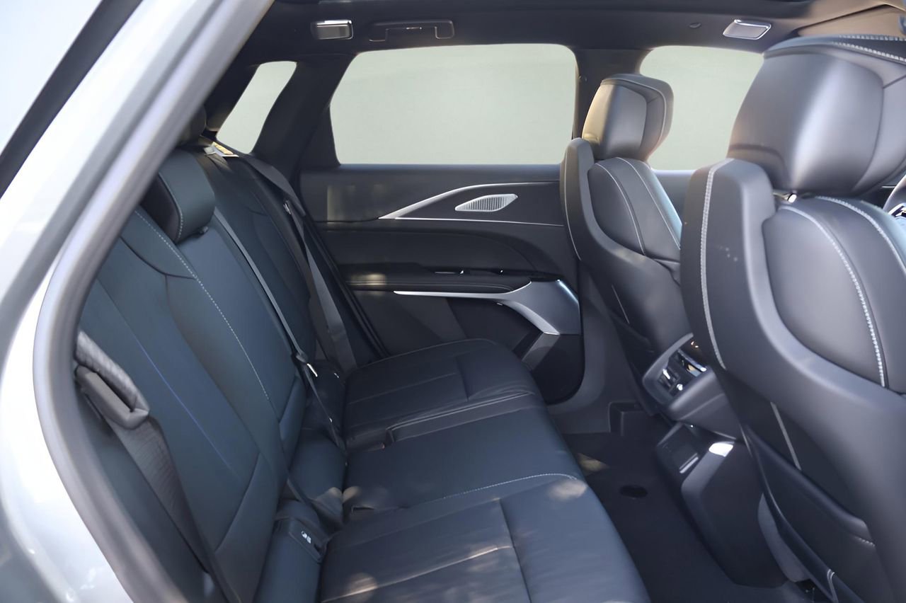 New 2026 Cadillac Lyriq V image 18