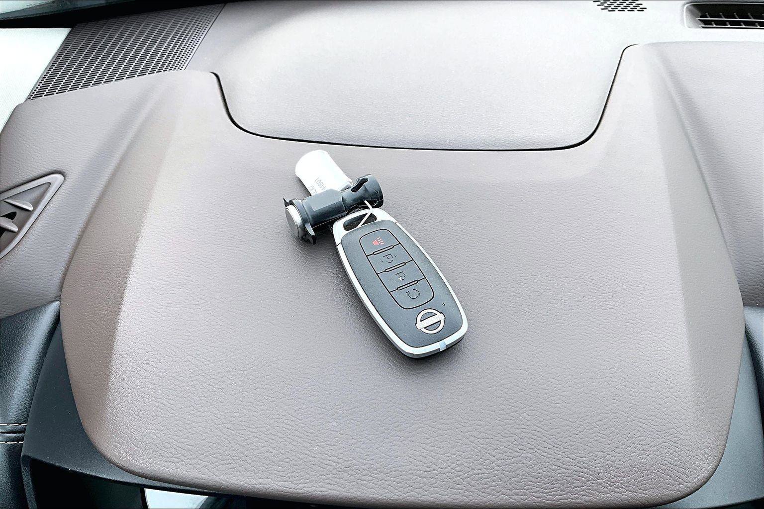 Used 2023 Nissan Rogue SV image 12