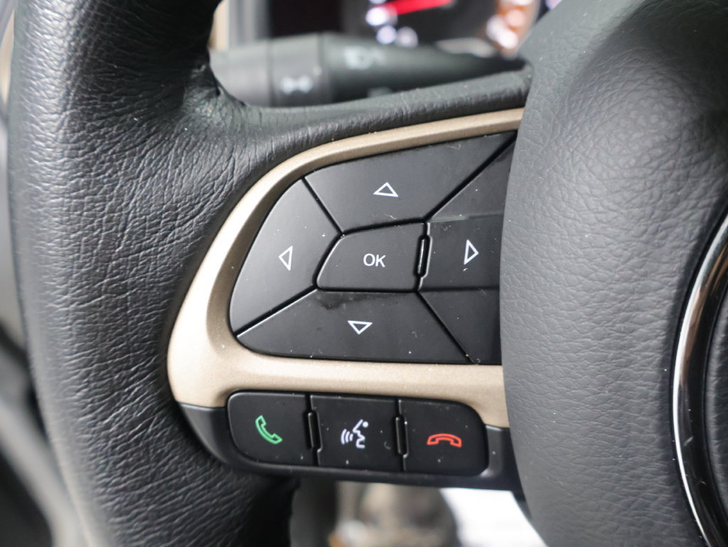 Used 2016 Jeep Renegade Latitude AWD/4WD image 33