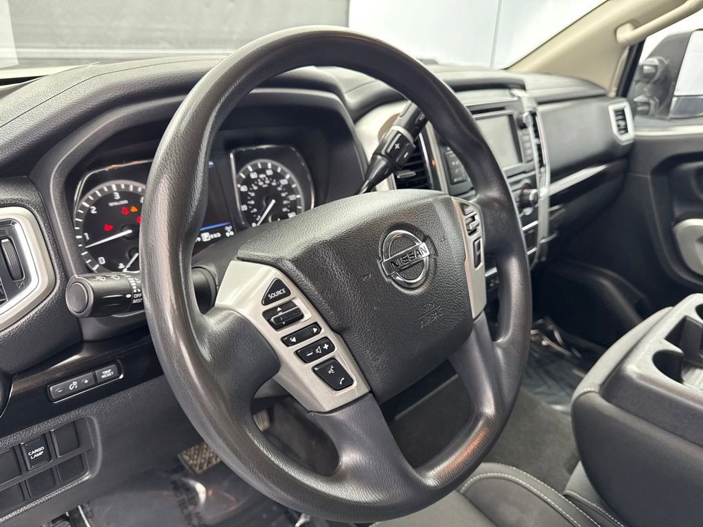 Used 2019 Nissan Titan SV AWD/4WD image 9
