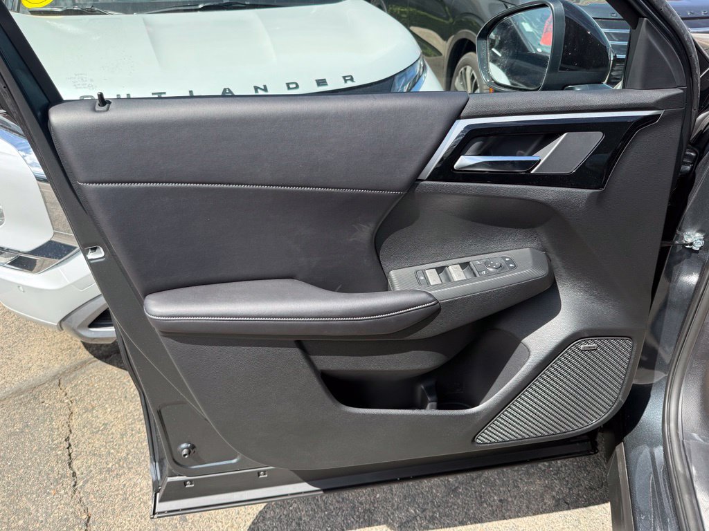 New 2026 Mitsubishi Outlander LE FWD image 31