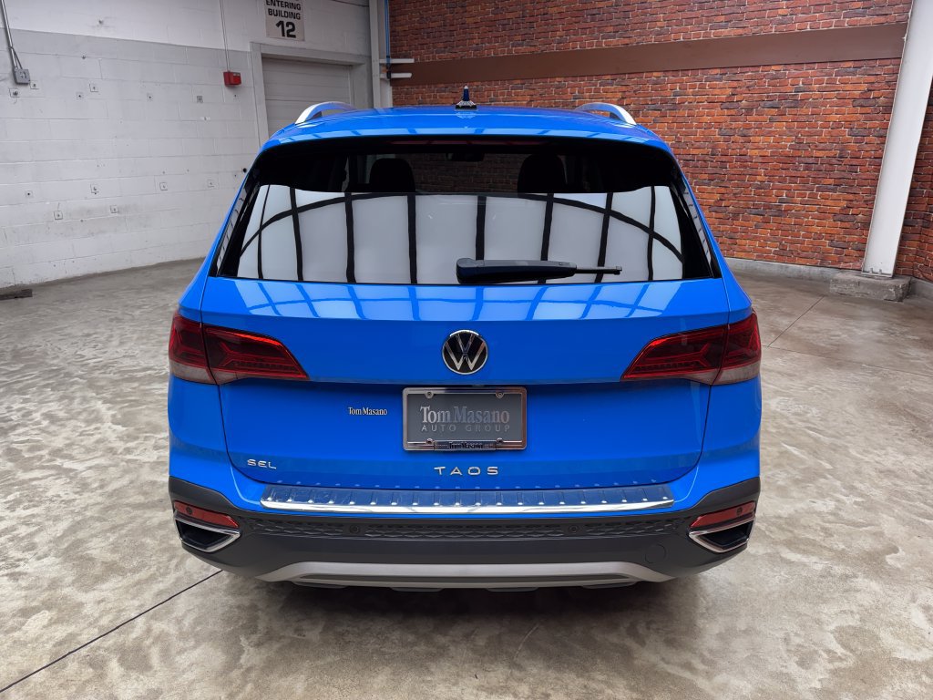 Used 2022 Volkswagen Taos SEL FWD image 3