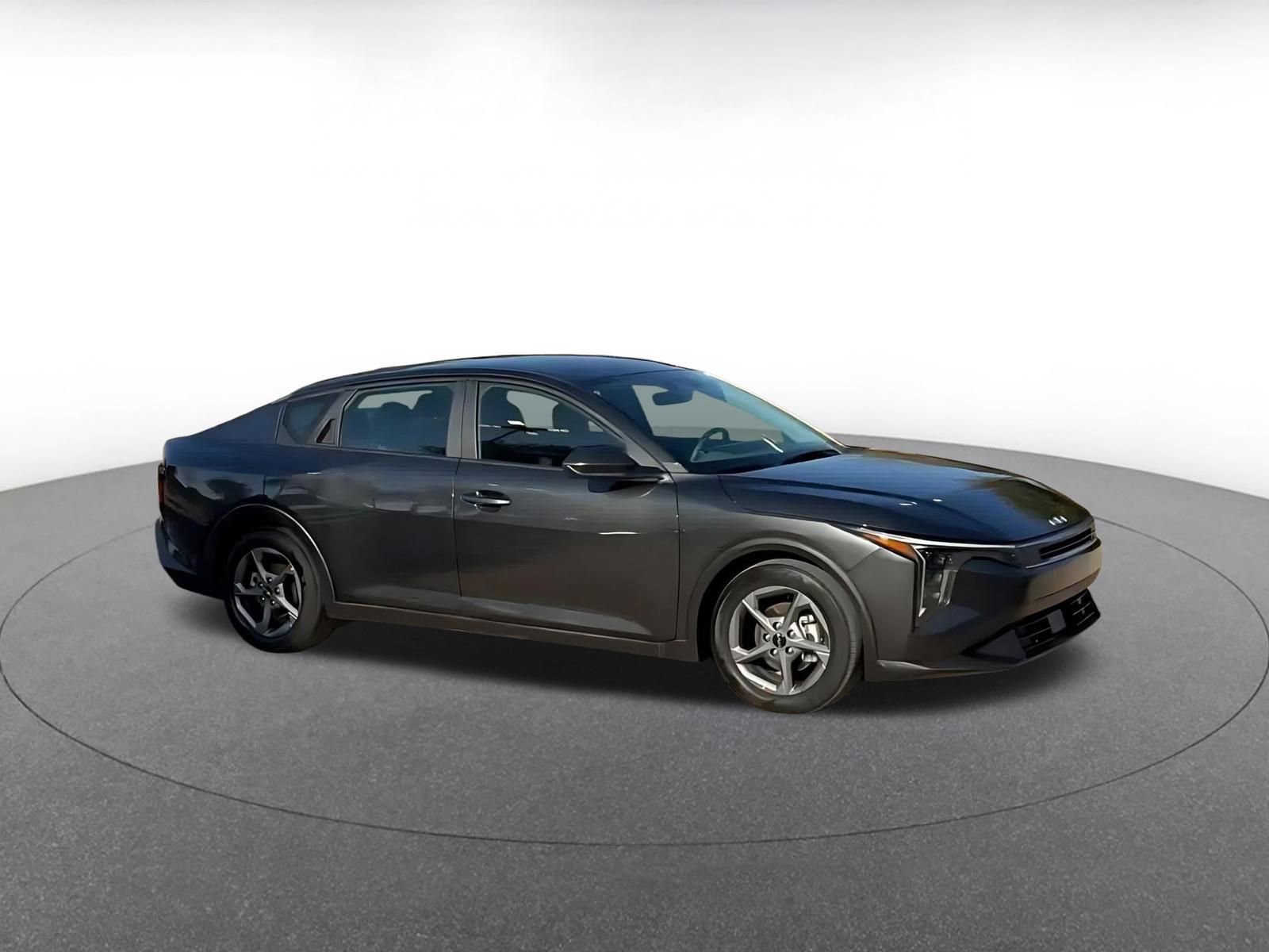 Used 2025 Kia K4 FWD image 2