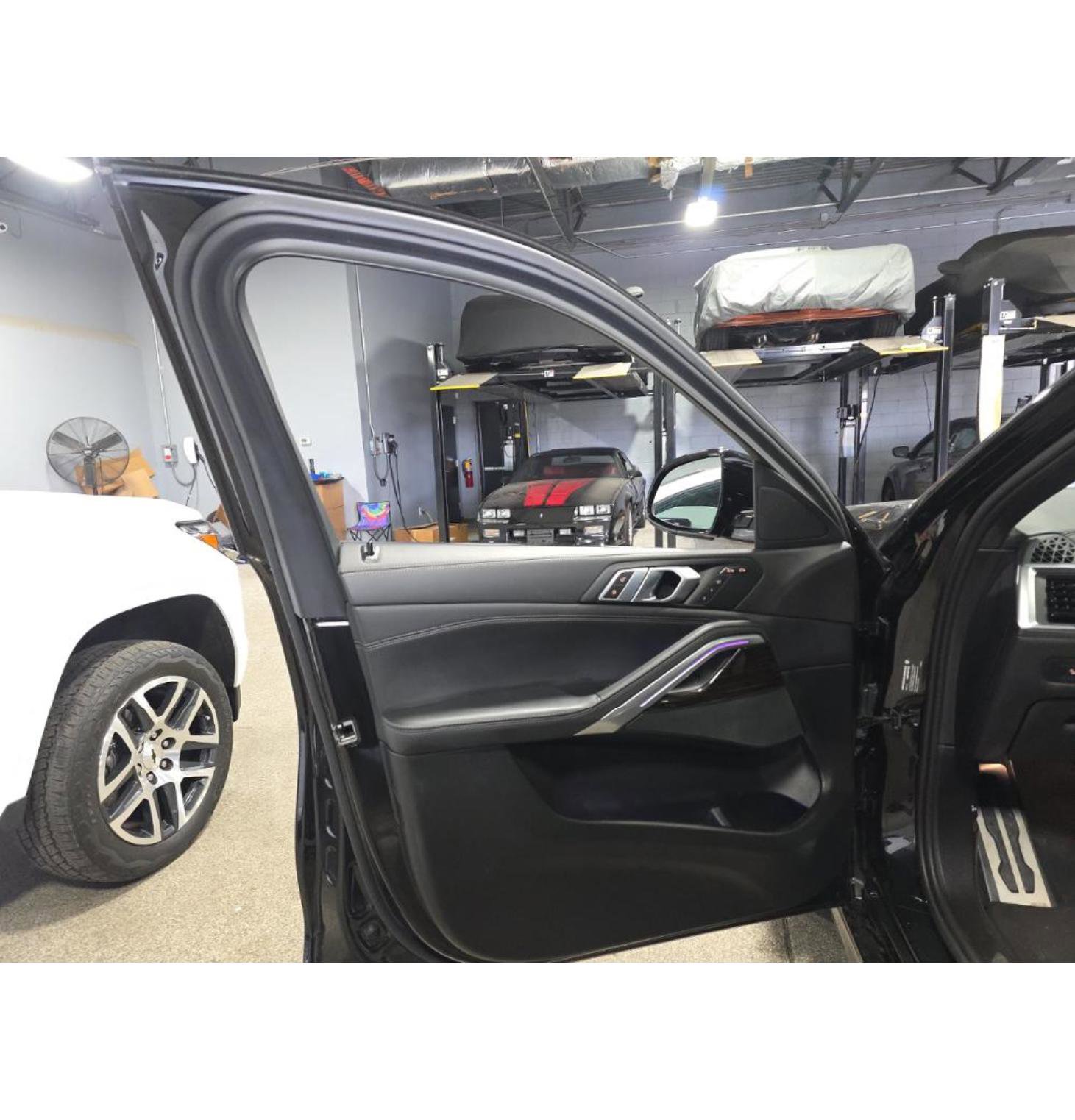 Used 2024 BMW X6 xDrive40i w/ M Sport Professional Package AWD/4WD image 9