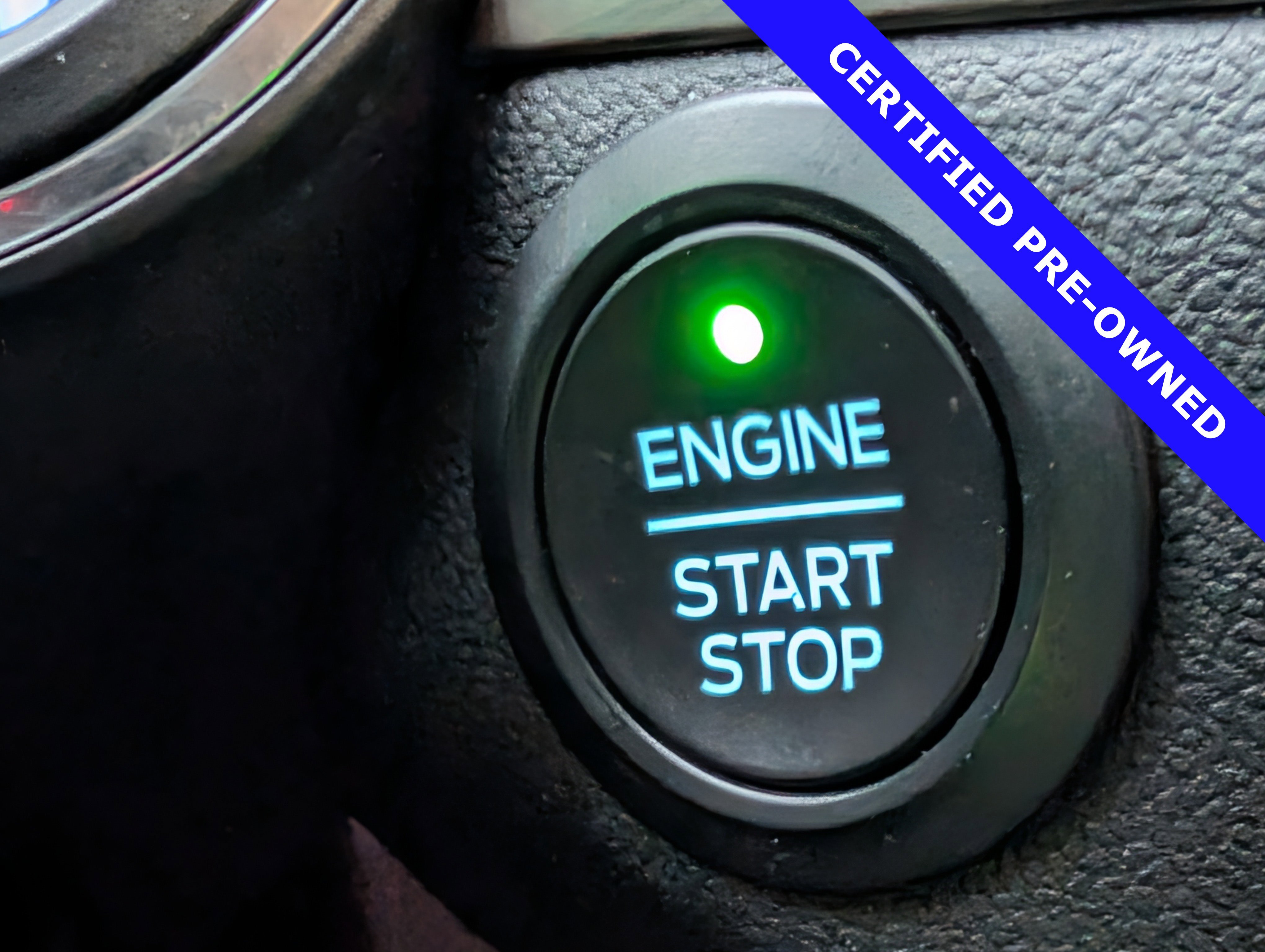 Used 2020 Ford Escape Titanium image 32