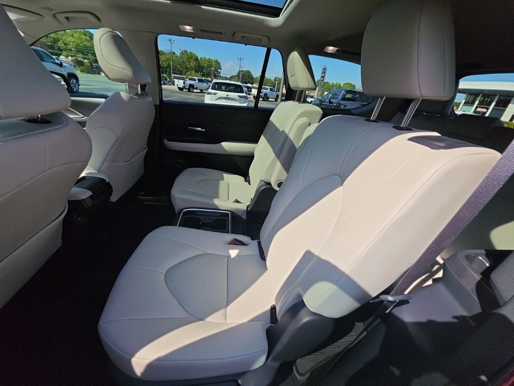 Used 2025 Toyota Grand Highlander FWD image 17