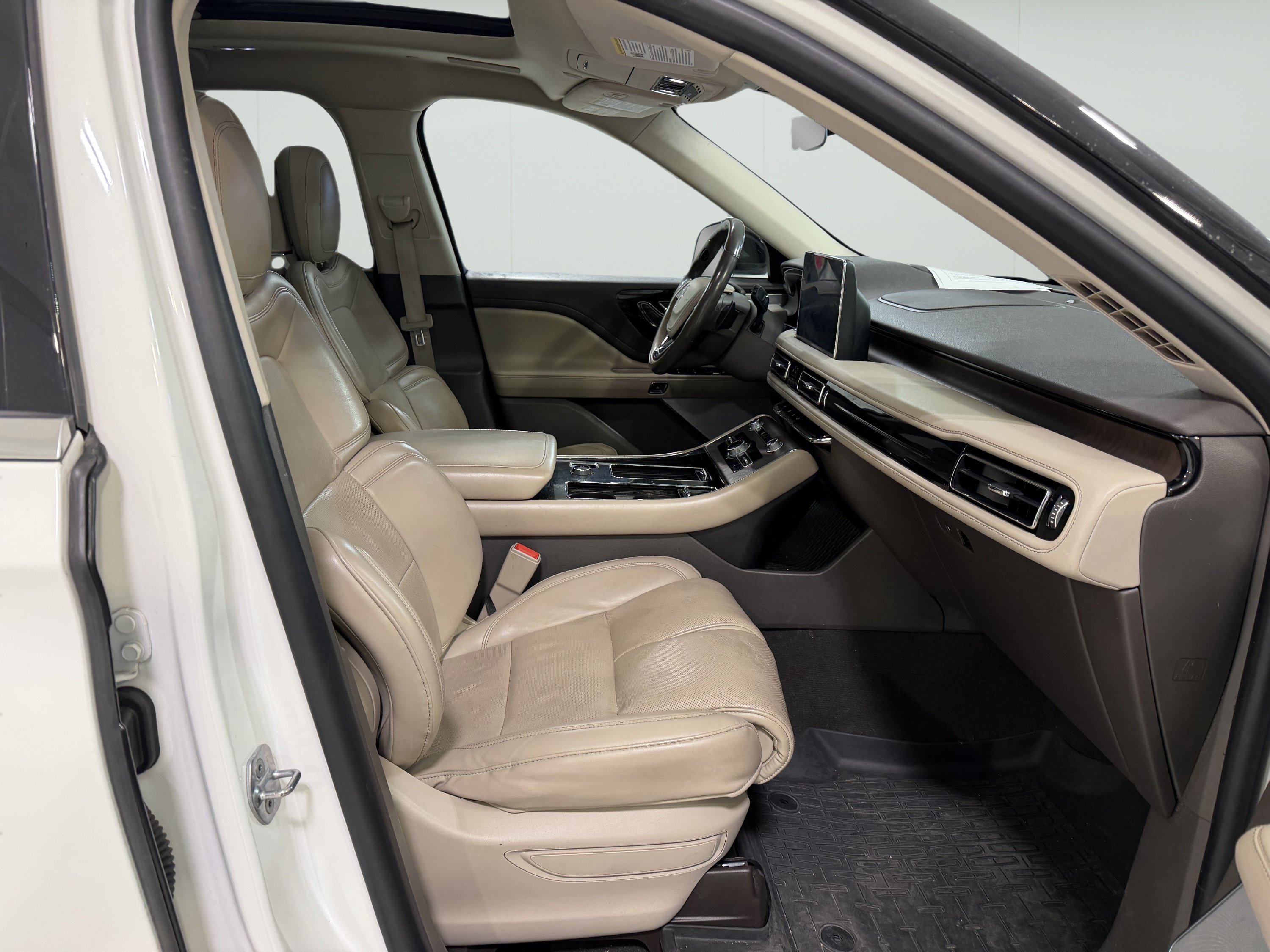 Used 2020 Lincoln Aviator Reserve w/ Equipment Group 202A AWD/4WD image 15