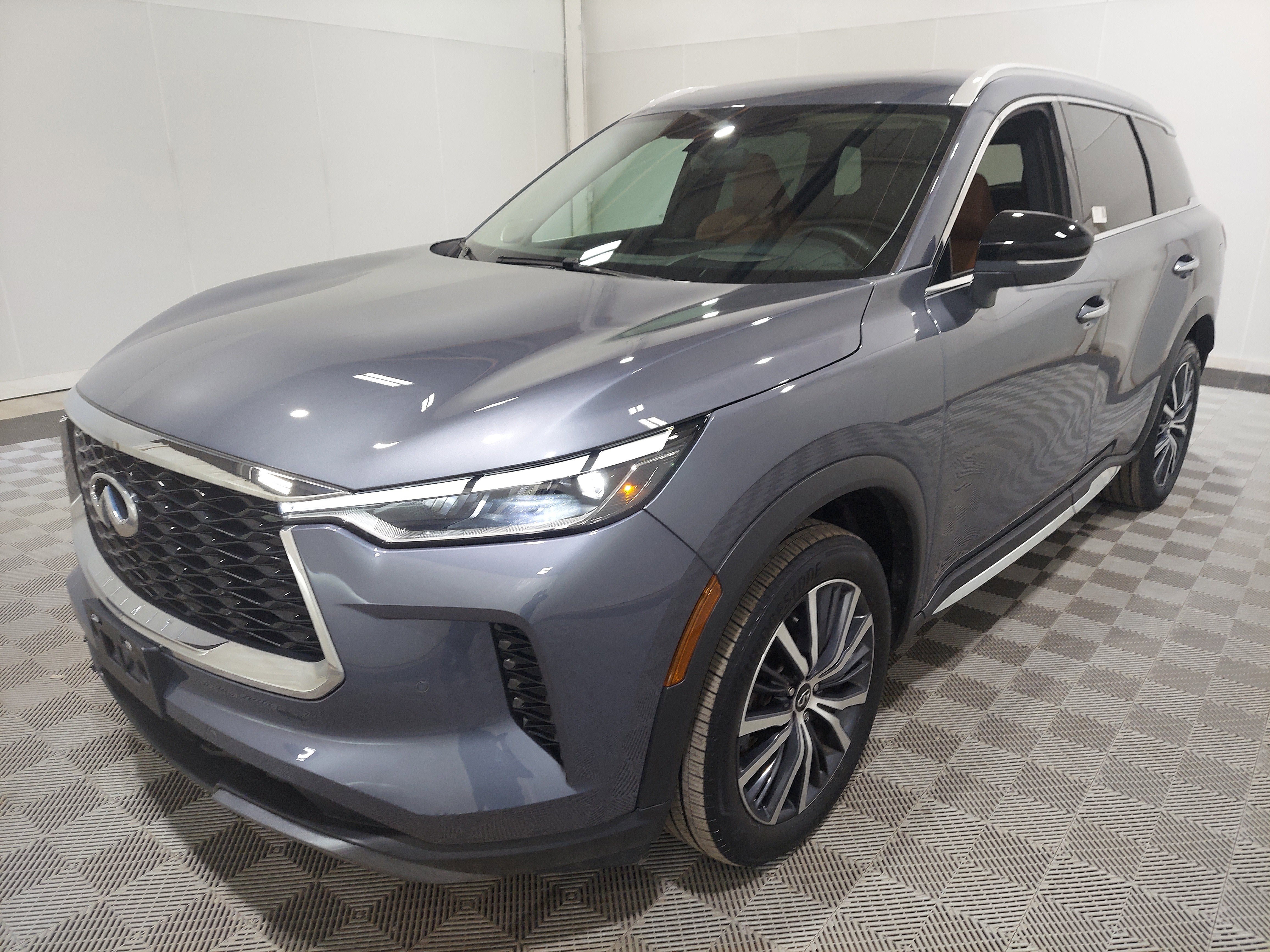 Used 2024 INFINITI QX60 Sensory AWD/4WD image 1