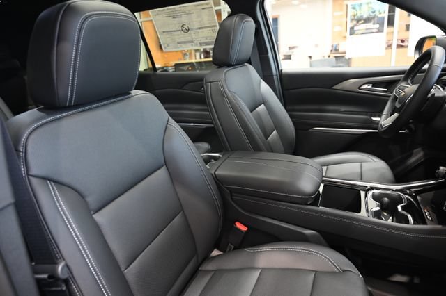 New 2026 Chevrolet Traverse LT w/ Sun and Wheel Package FWD image 8