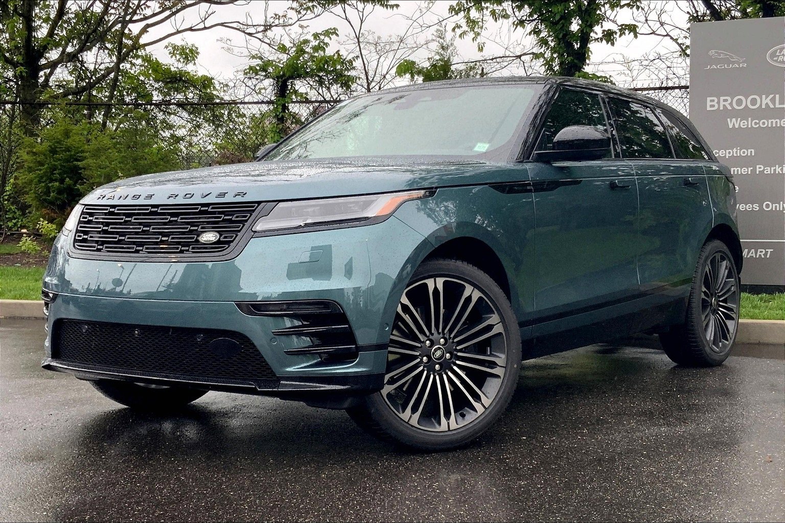 New 2026 Land Rover Range Rover Velar Dynamic SE