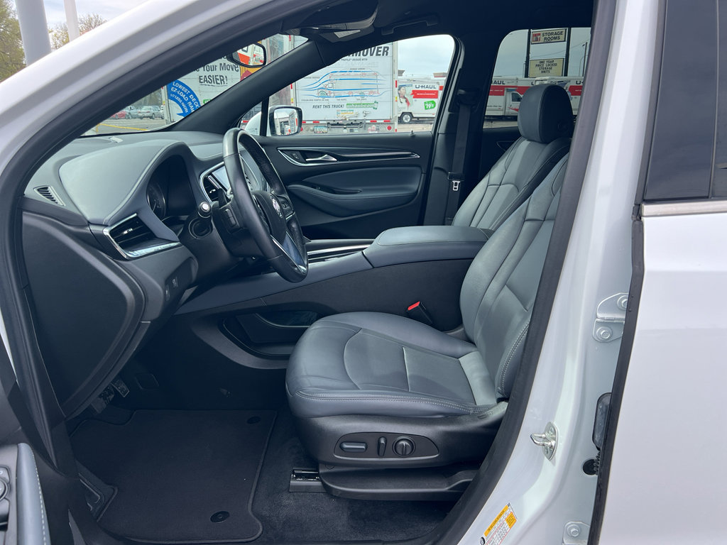 Used 2024 Buick Enclave Essence AWD/4WD image 17