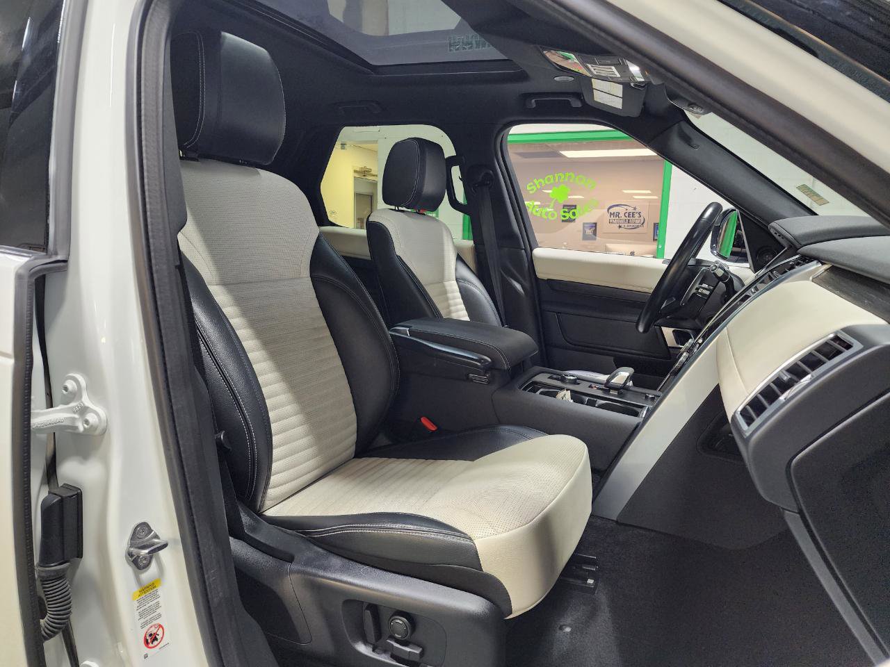 Used 2022 Land Rover Discovery S R-Dynamic image 29