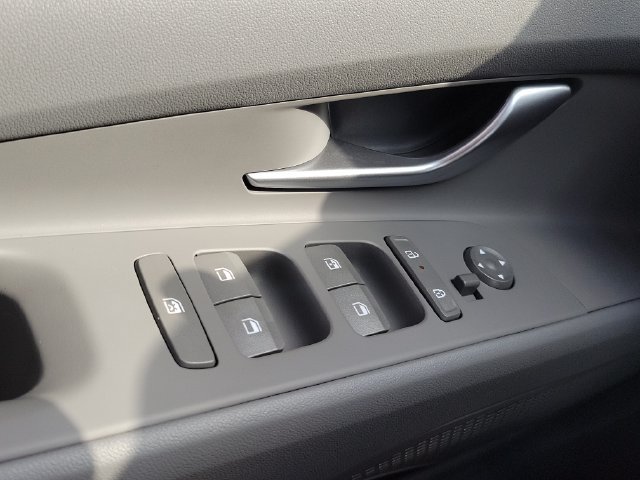 New 2026 Hyundai Elantra Sport FWD image 17