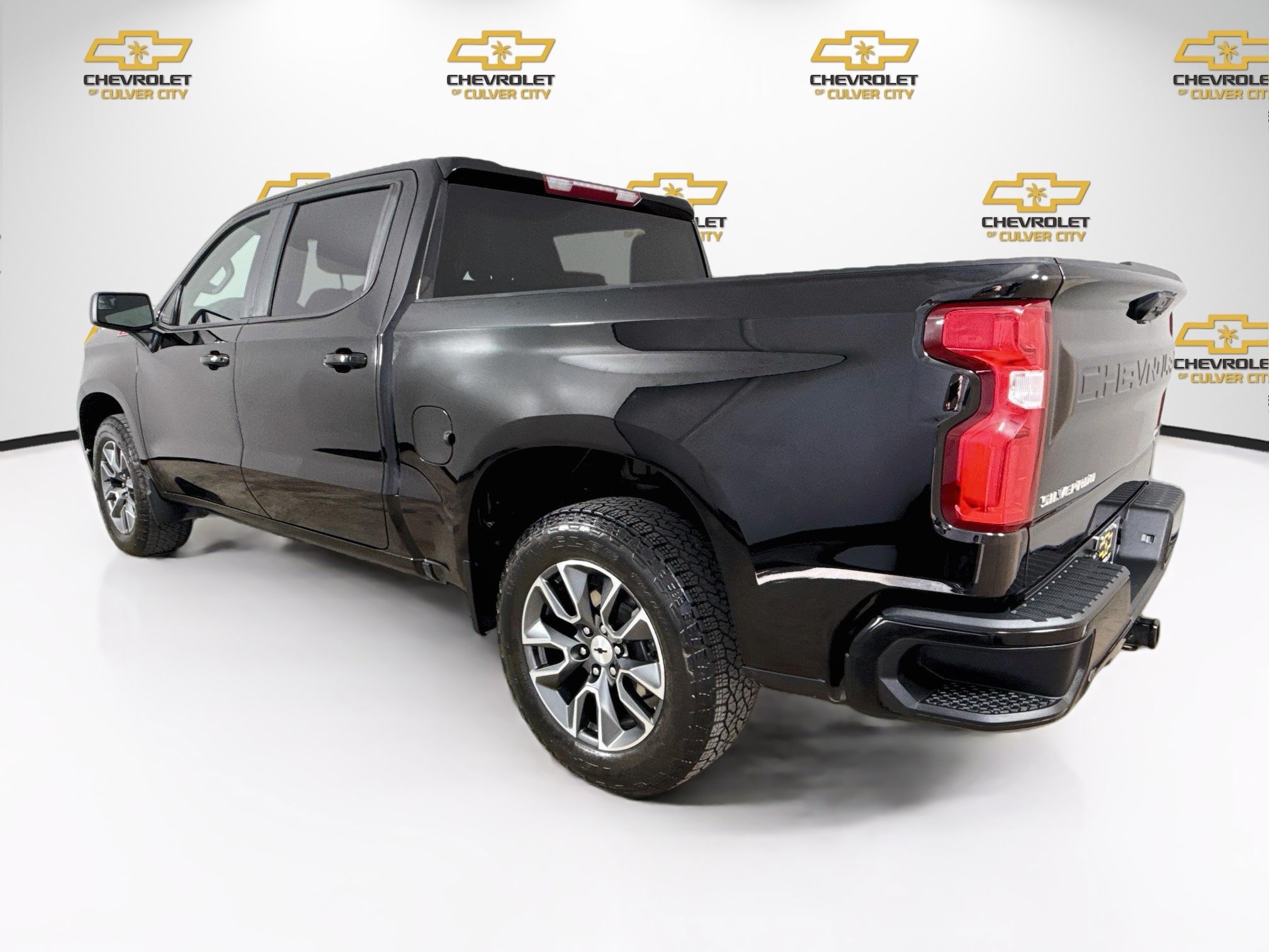 Used 2024 Chevrolet Silverado 1500 RST w/ Z71 Off-Road Package AWD/4WD image 6