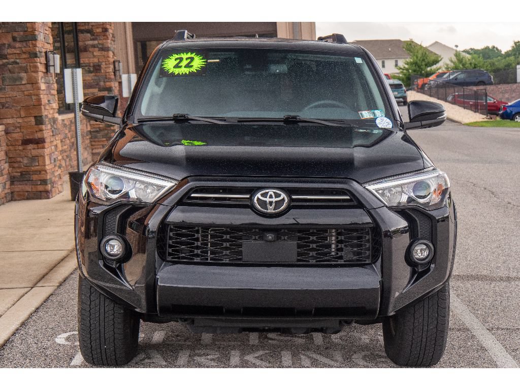 Used 2022 Toyota 4Runner SR5 Premium w/ Moonroof Package AWD/4WD image 8