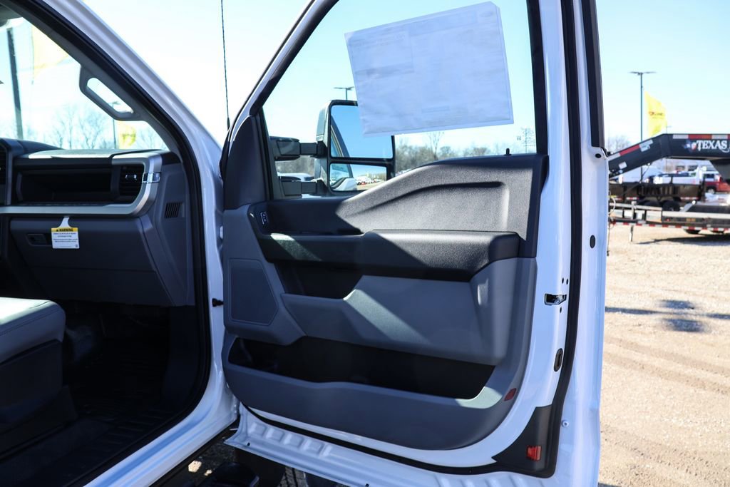 New 2024 Ford F550 4x4 SuperCab Super Duty image 13