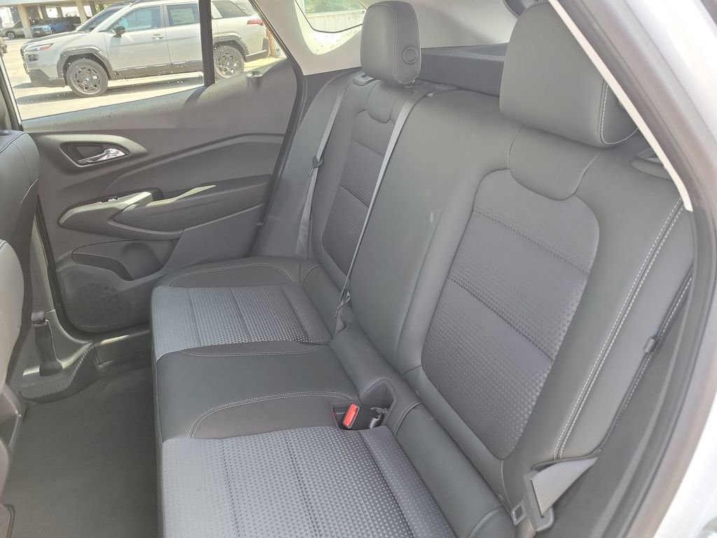 Used 2025 Chevrolet Trax LT FWD image 13