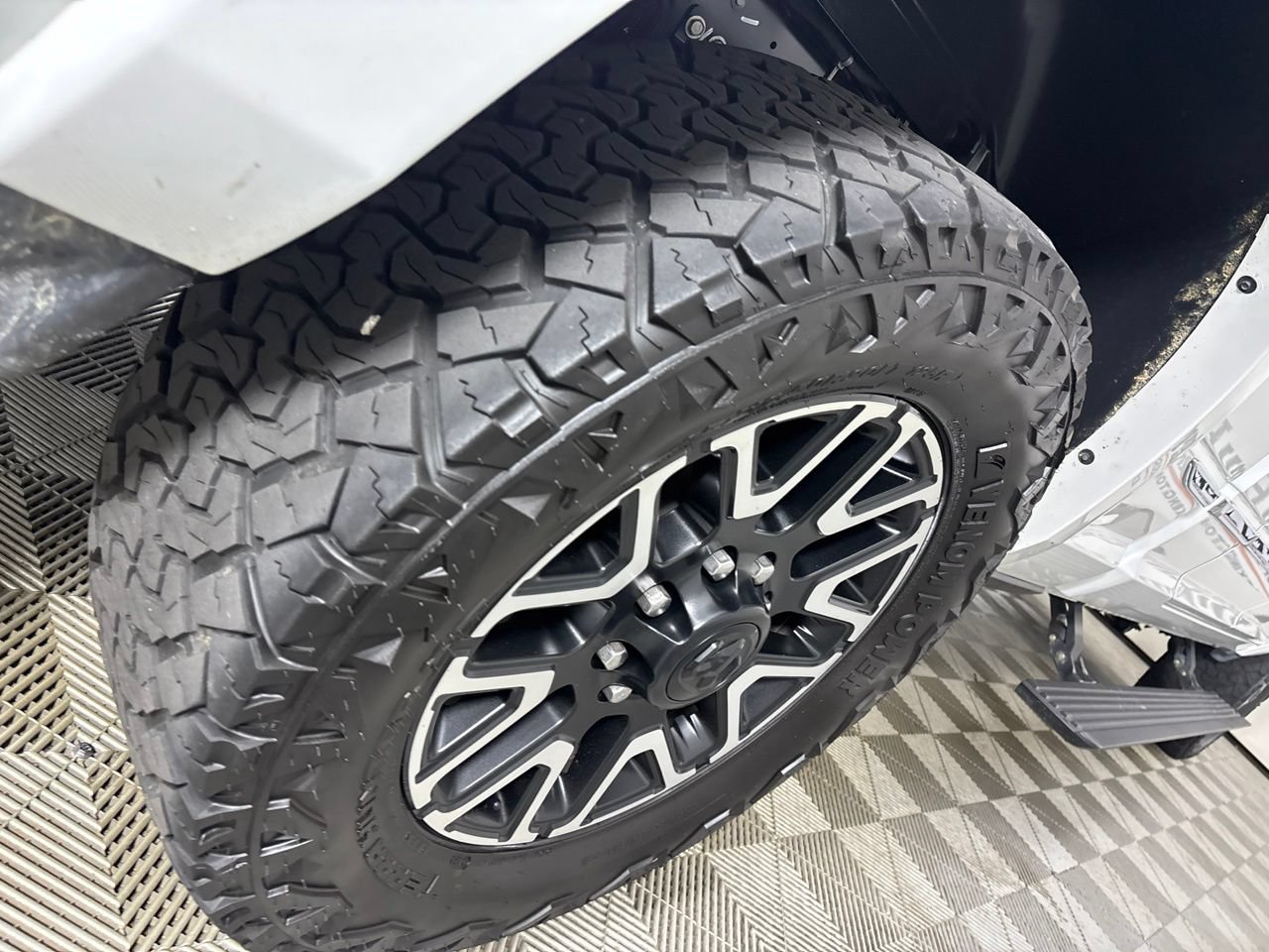 Used 2024 RAM 2500 Limited AWD/4WD image 32