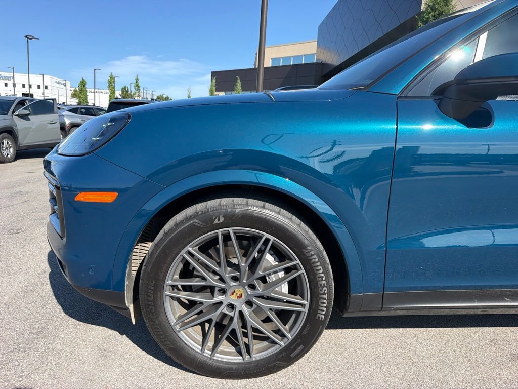 Used 2024 Porsche Cayenne AWD/4WD image 7