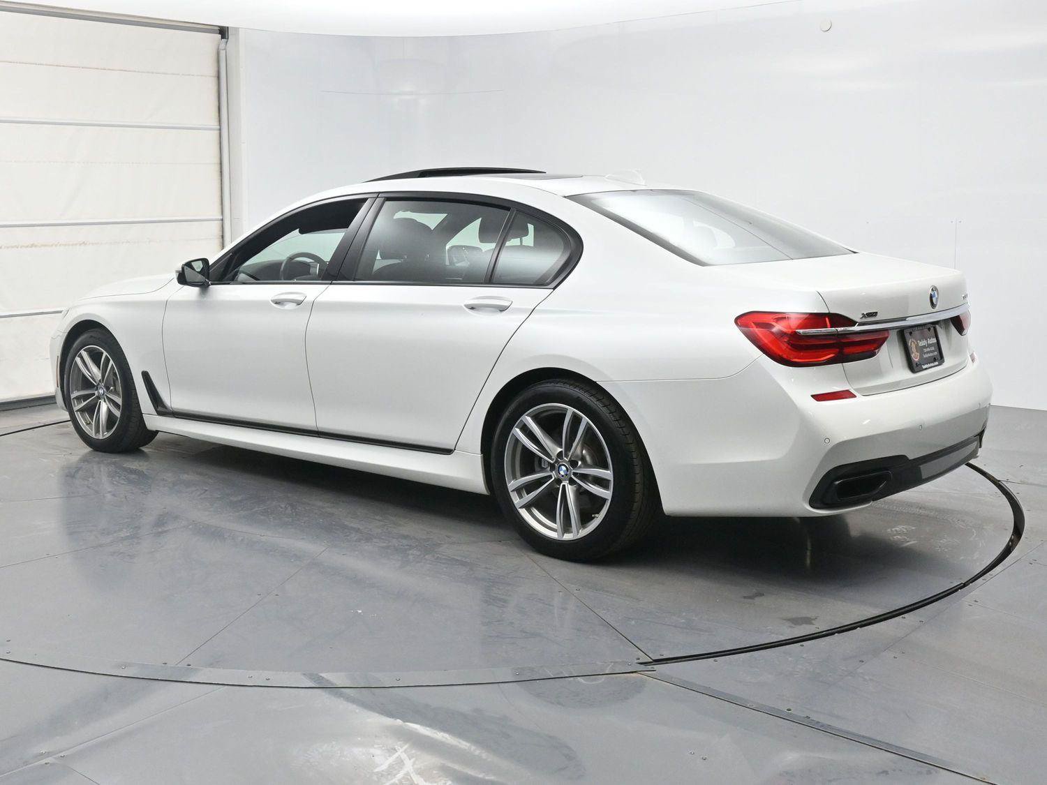 Used 2019 BMW 750i xDrive w/ M Sport Package AWD/4WD image 23
