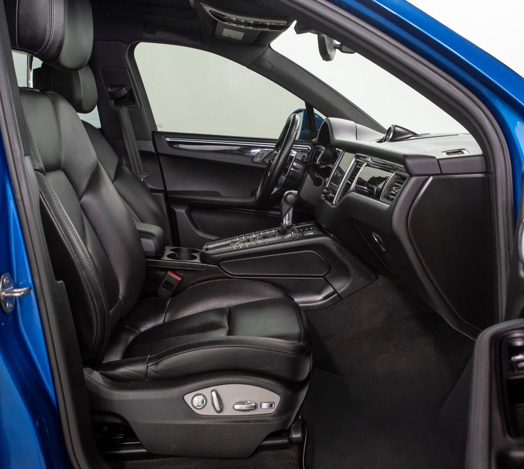 Used 2018 Porsche Macan S image 21