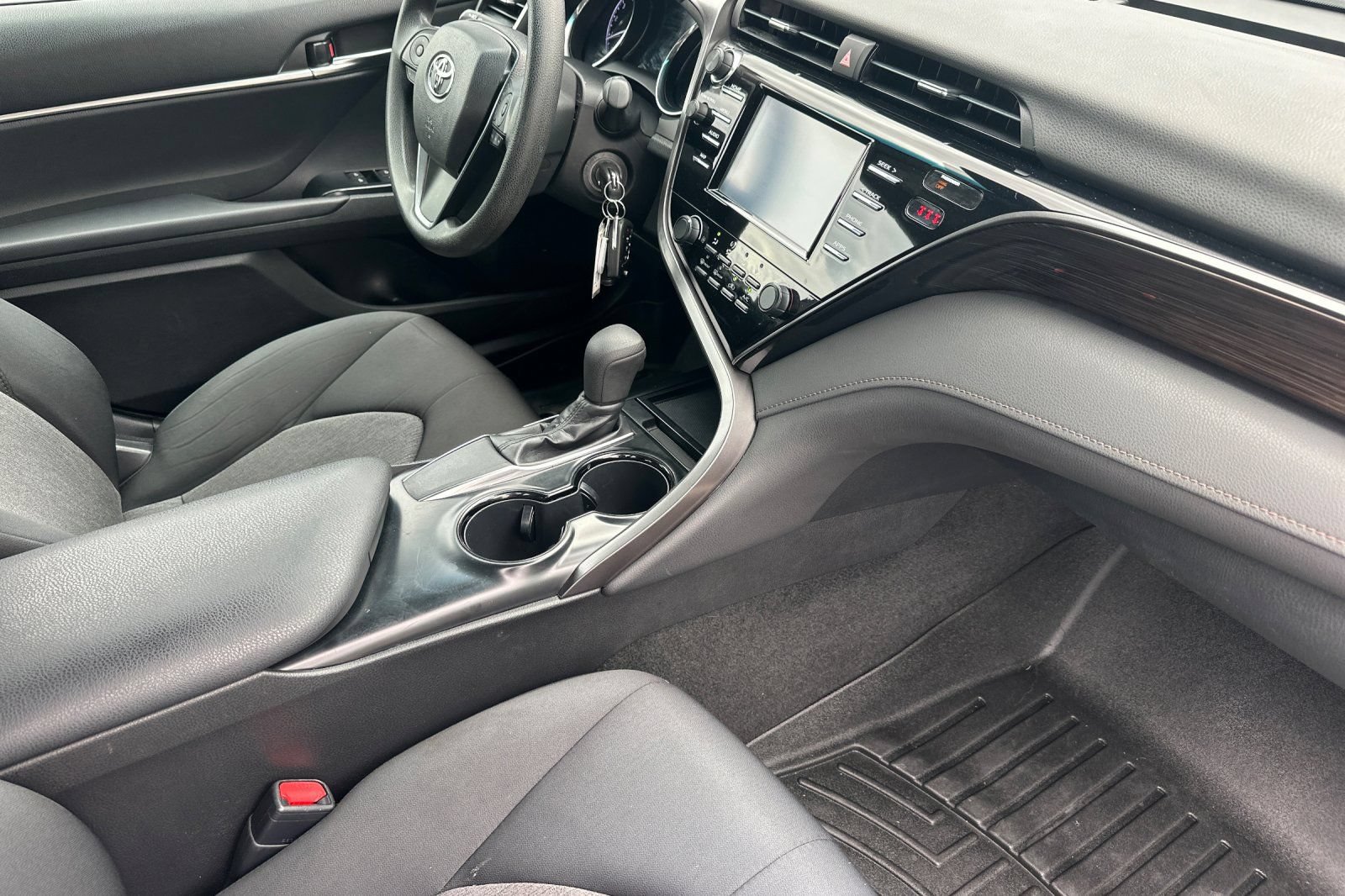 Used 2019 Toyota Camry LE FWD image 16
