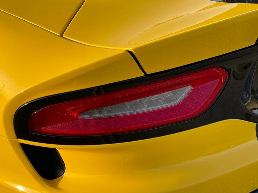 Used 2013 SRT Viper GTS w/ GTS Laguna Interior Pkg image 9