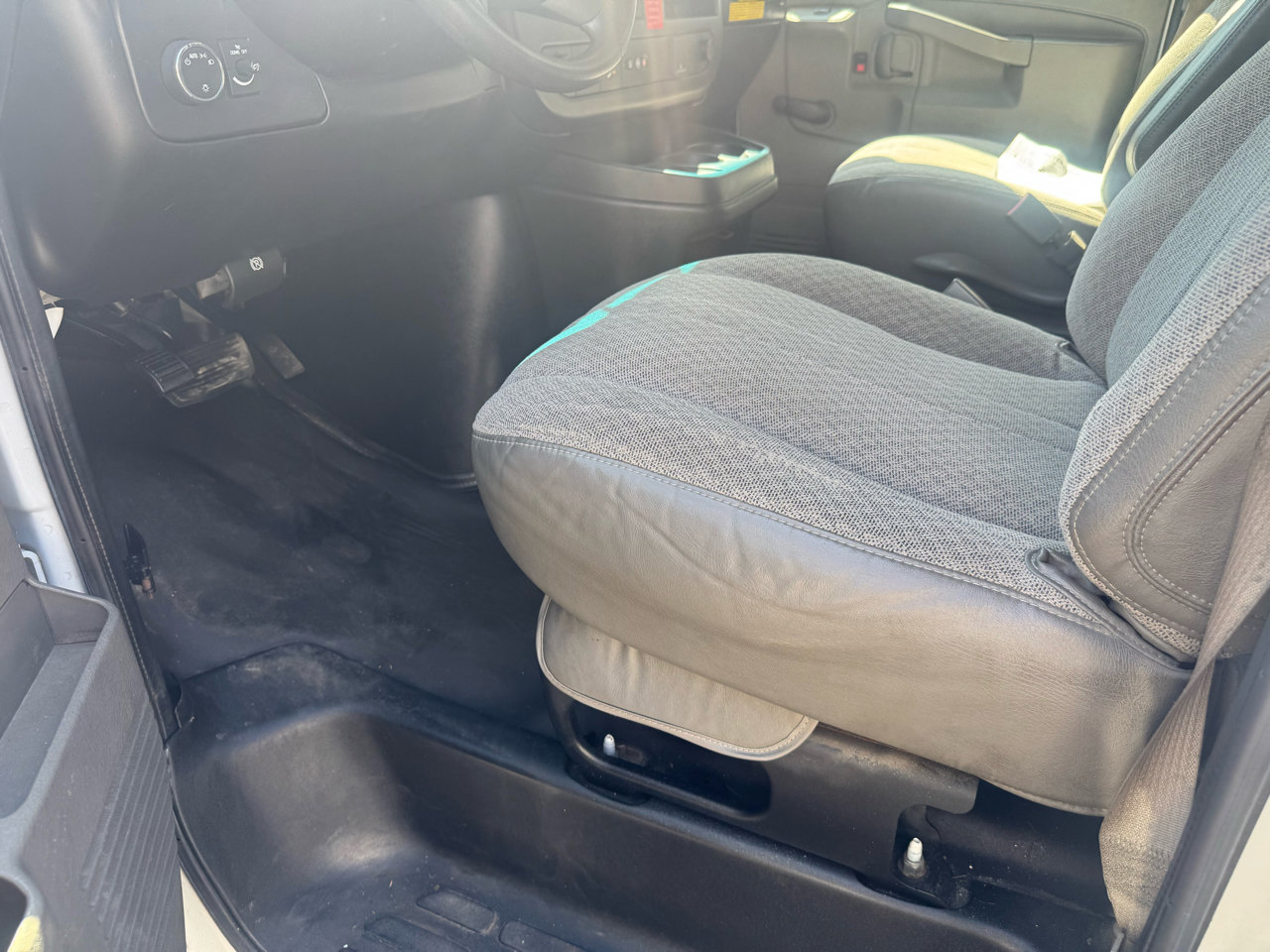 Used 2018 Chevrolet Express 2500 image 13