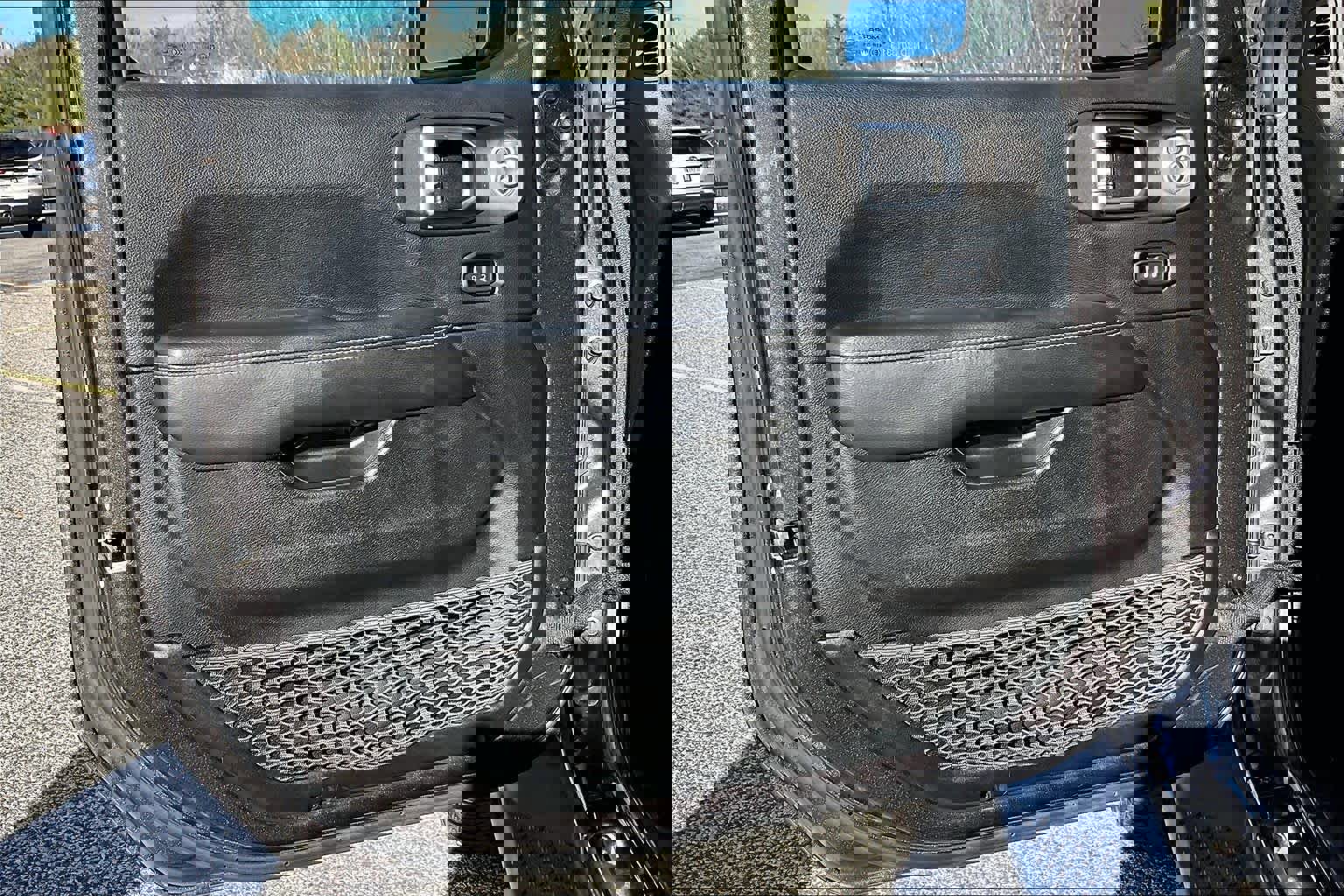 Used 2019 Jeep Wrangler Unlimited Sahara image 21