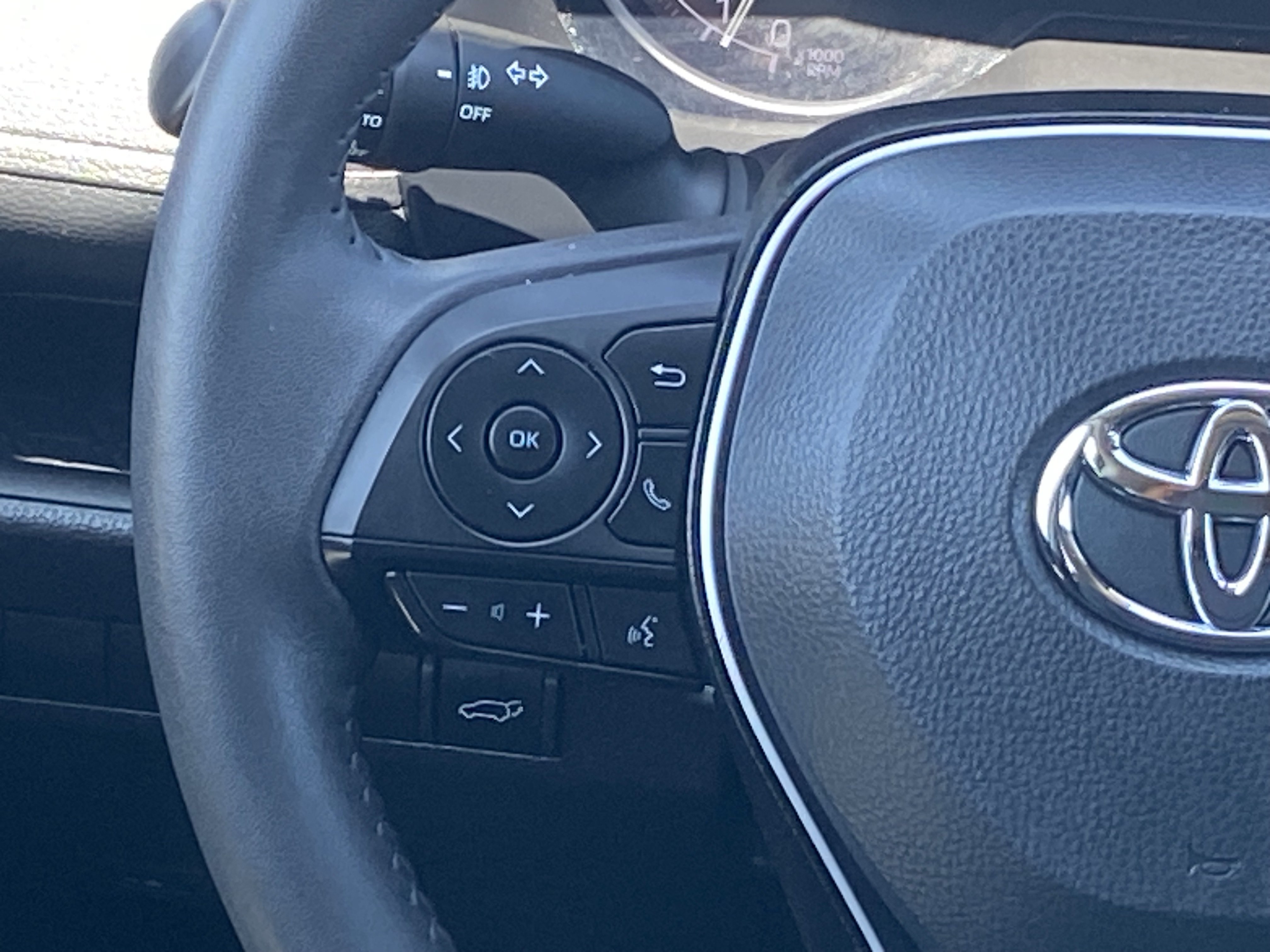Used 2025 Toyota RAV4 XLE Premium AWD/4WD image 17