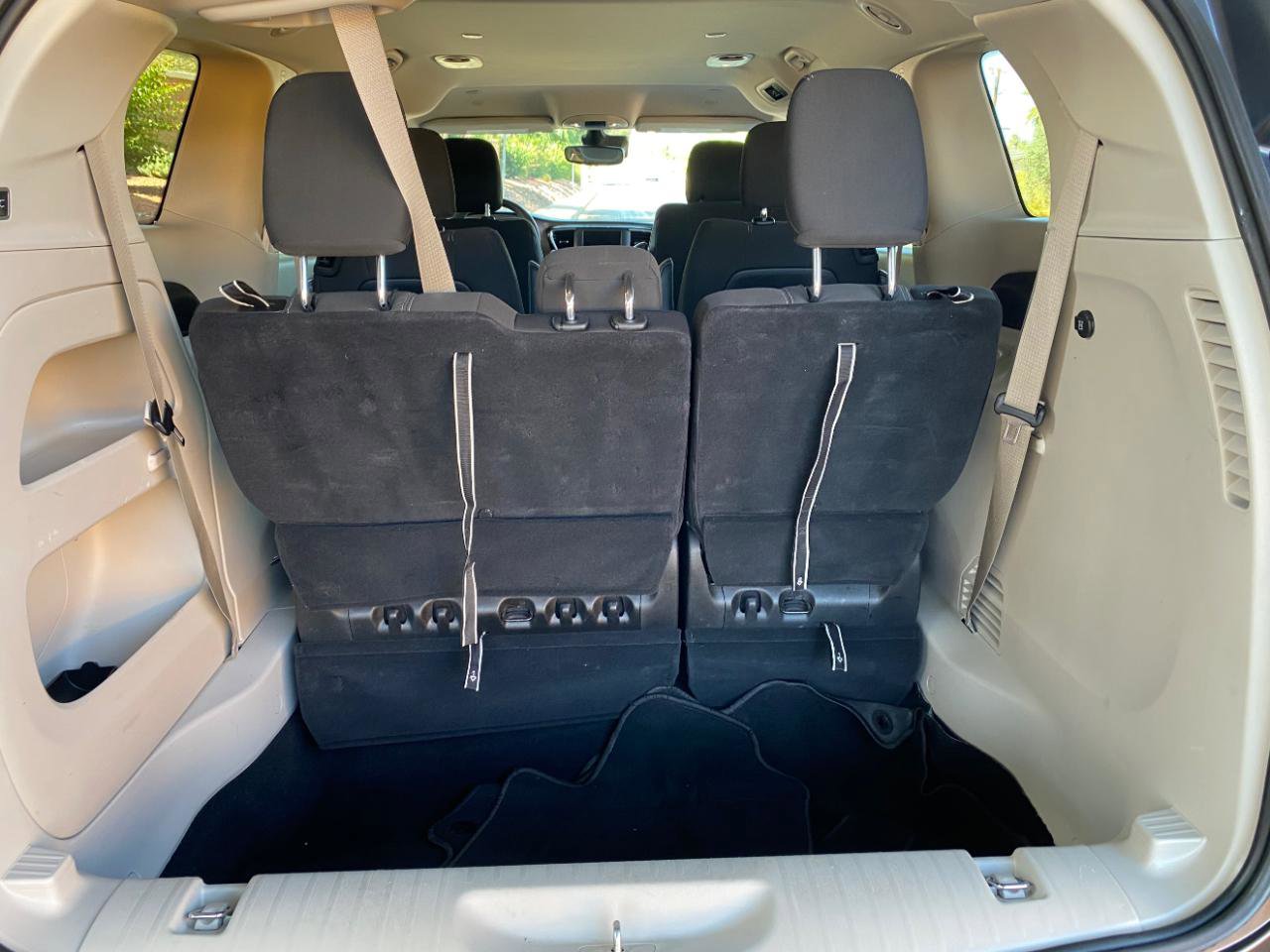 Used 2023 Chrysler Voyager LX FWD image 9