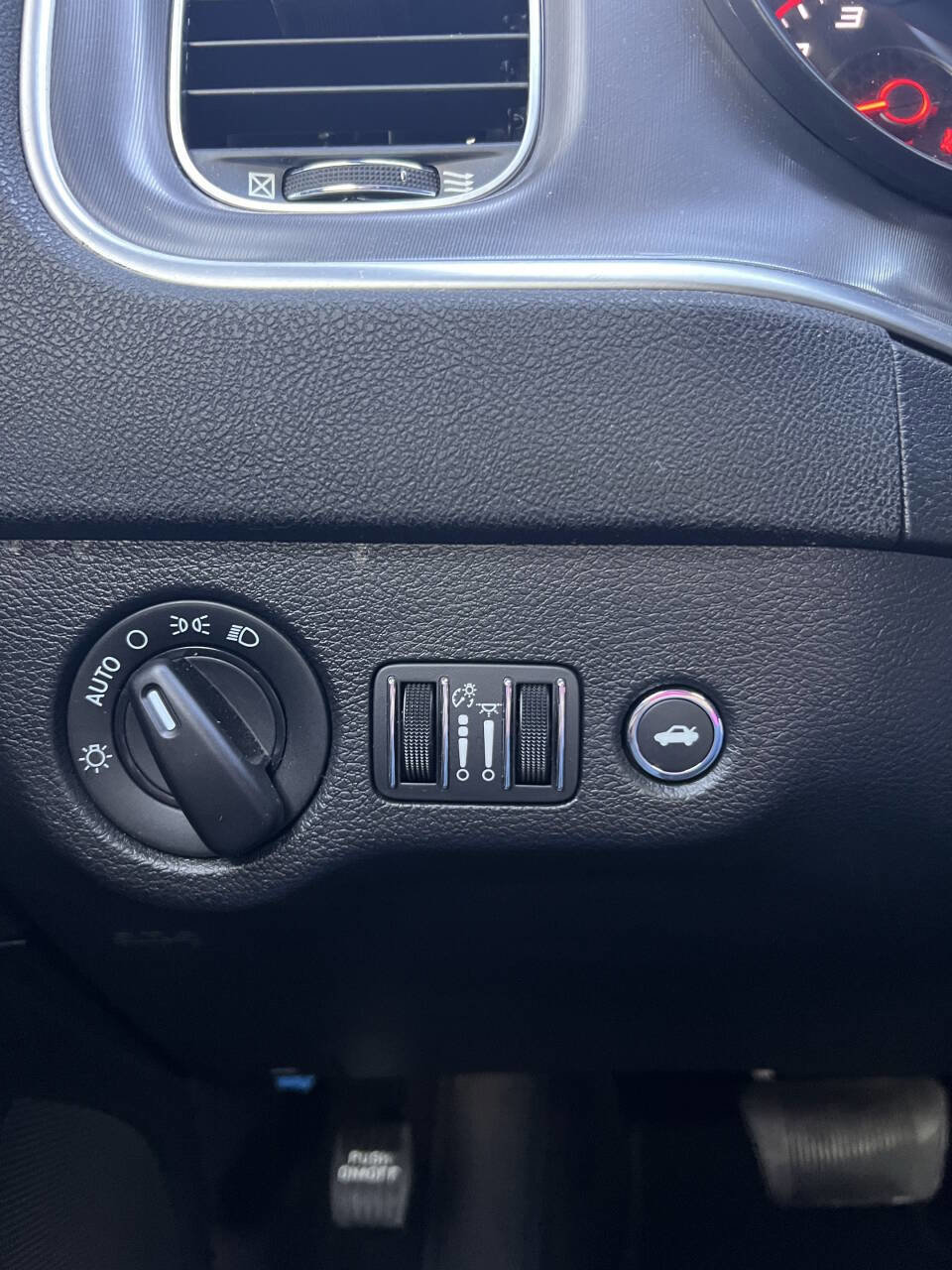 Used 2020 Dodge Charger SXT image 21