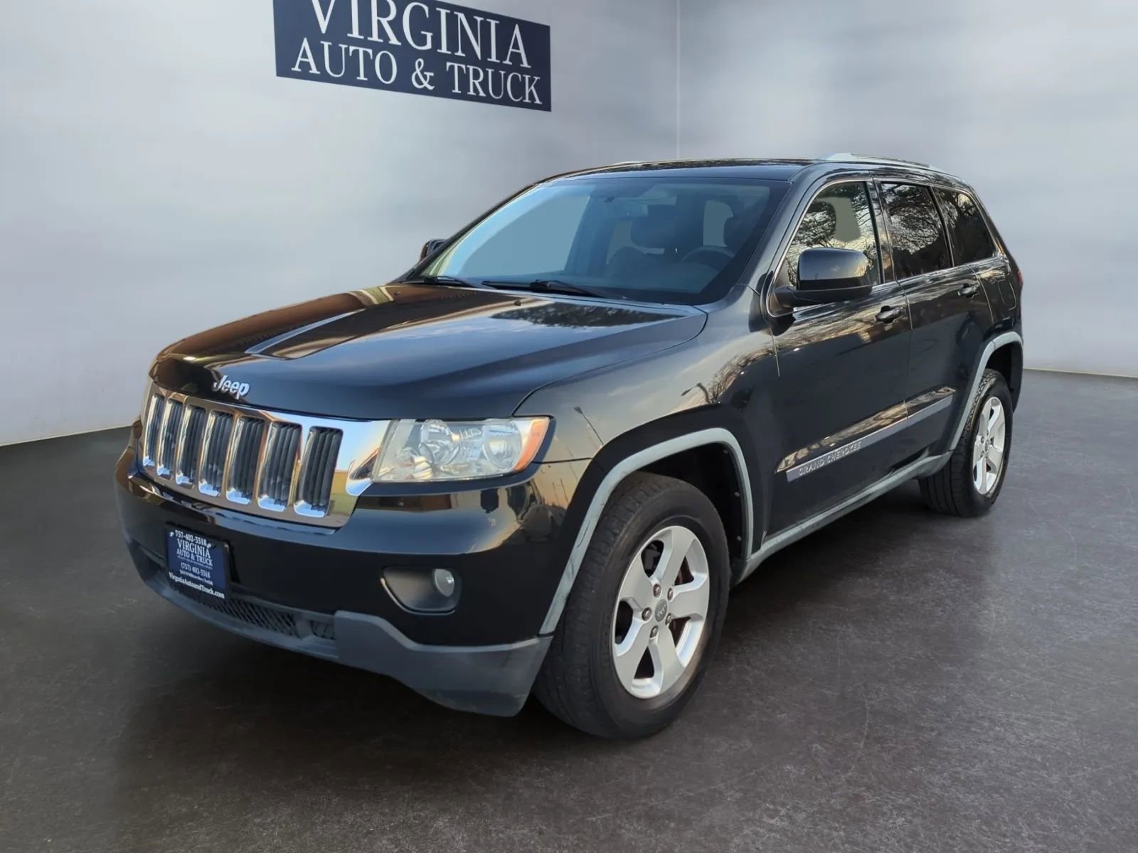 Used 2012 Jeep Grand Cherokee Laredo image 1
