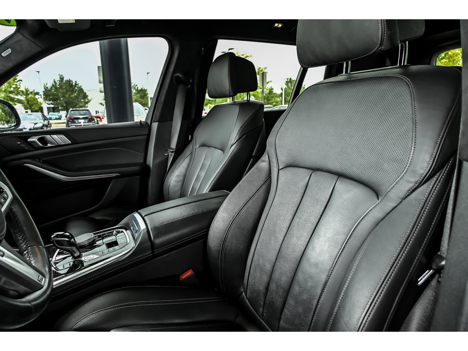 Used 2022 BMW X7 xDrive40i w/ M Sport Package AWD/4WD image 13