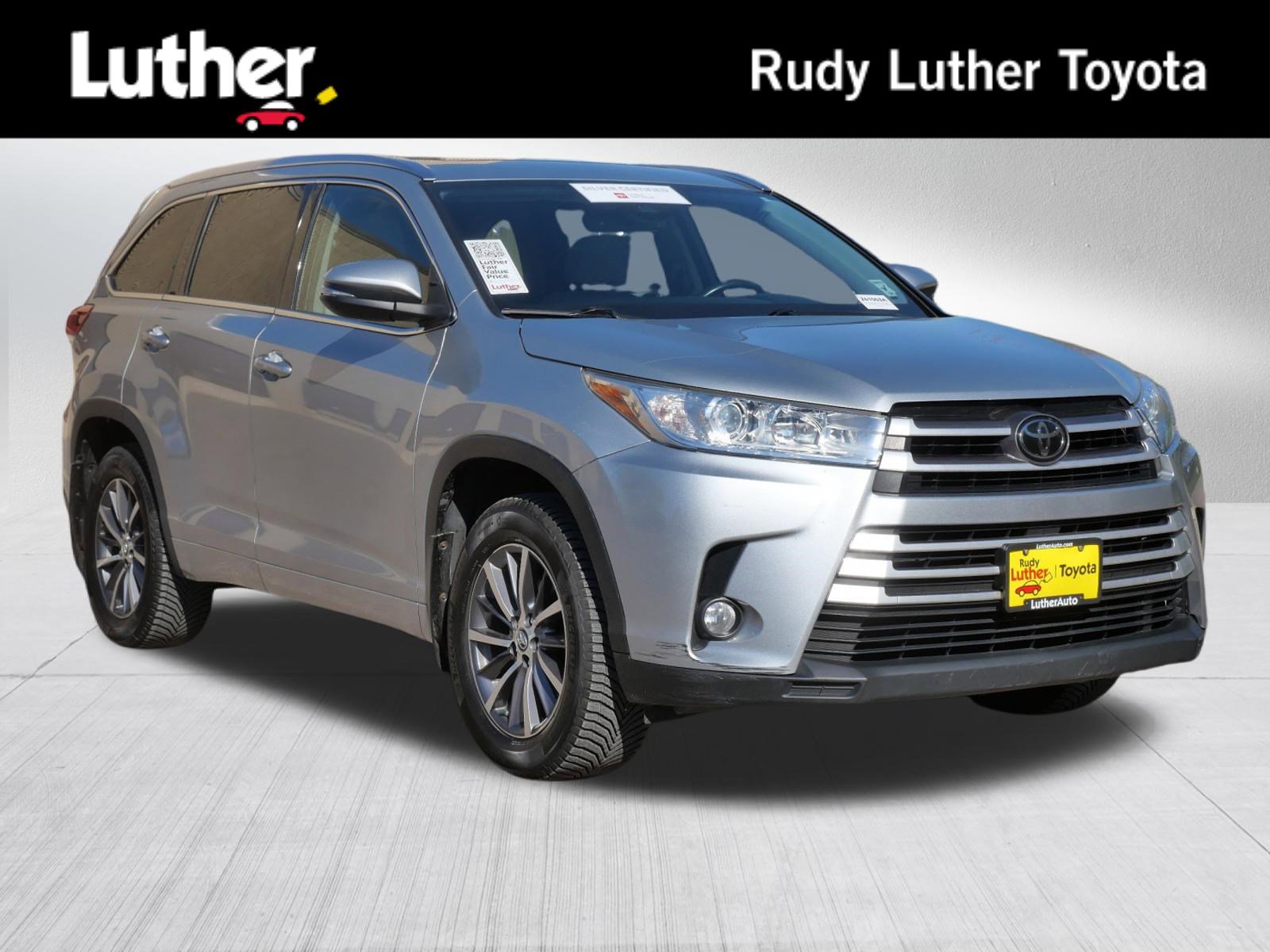 Certified 2017 Toyota Highlander XLE AWD/4WD image 1