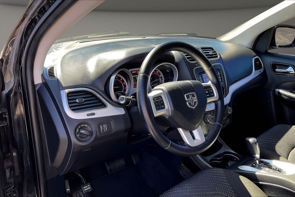 Used 2020 Dodge Journey SE w/ SE Popular Equipment Group FWD image 19