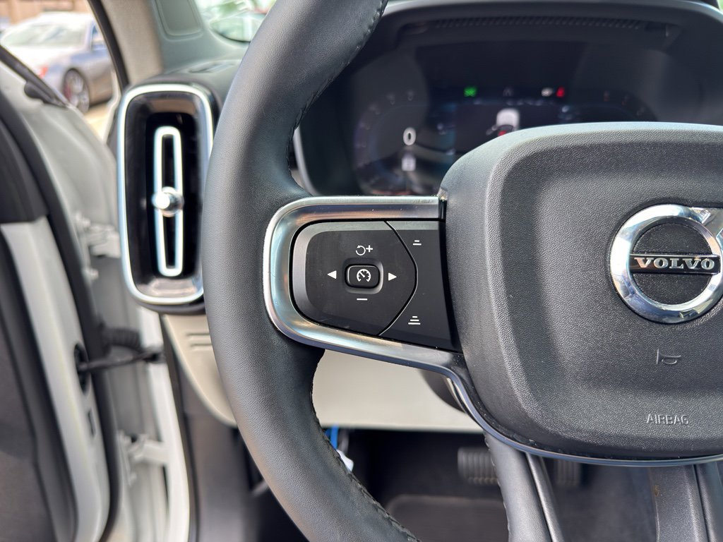 Used 2023 Volvo XC40 B4 Ultimate FWD image 16