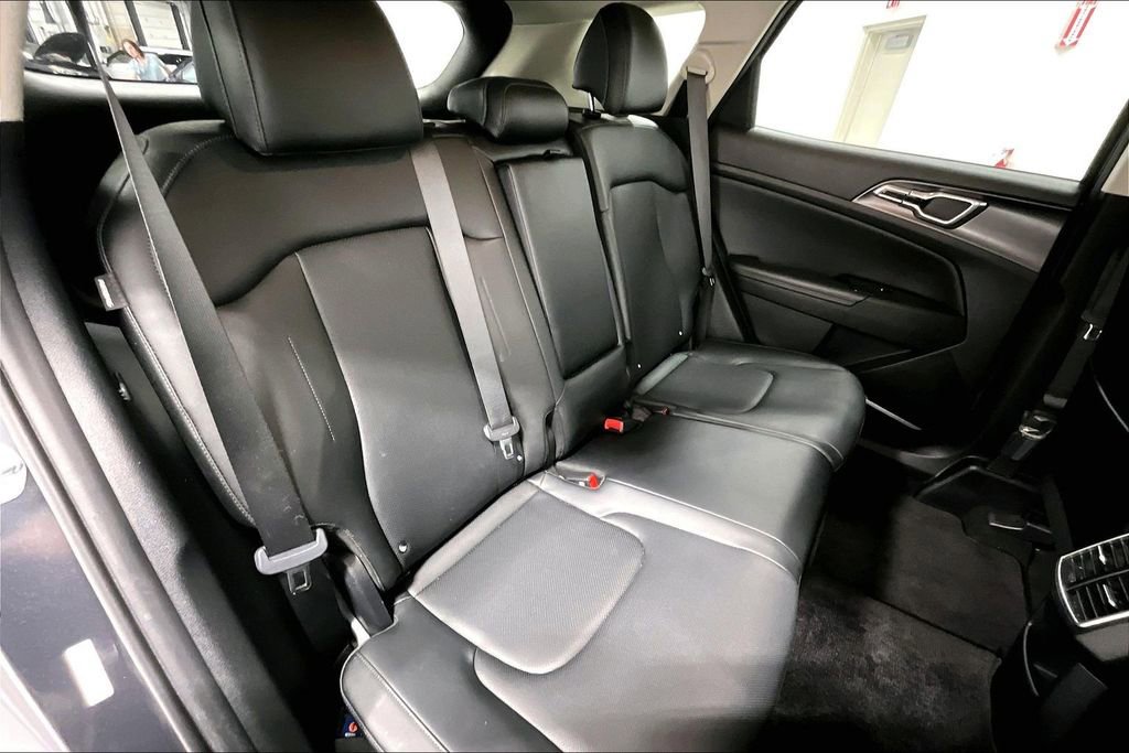 Used 2024 Kia Sportage EX image 35