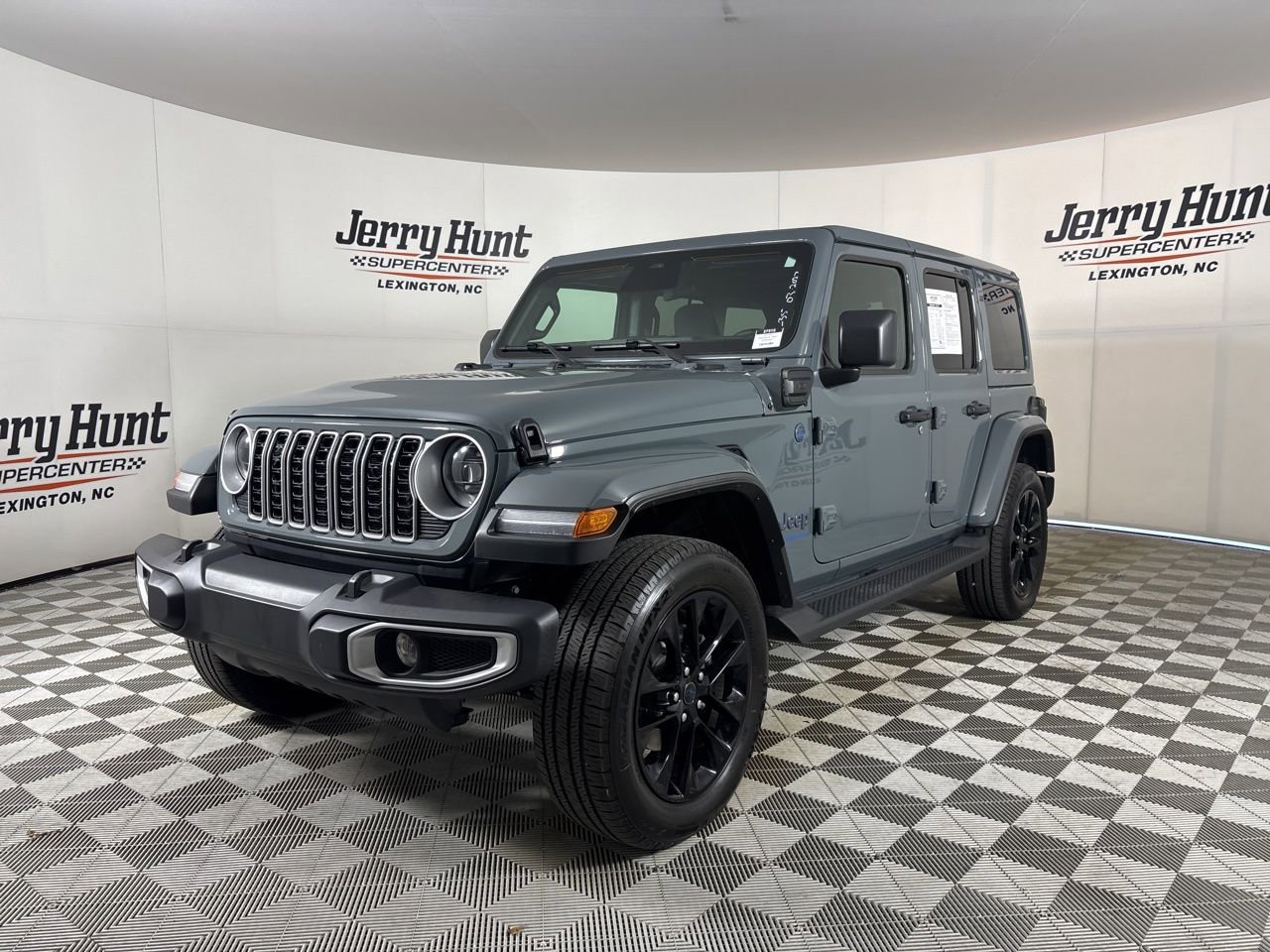 Used 2025 Jeep Wrangler Unlimited Sahara AWD/4WD image 1