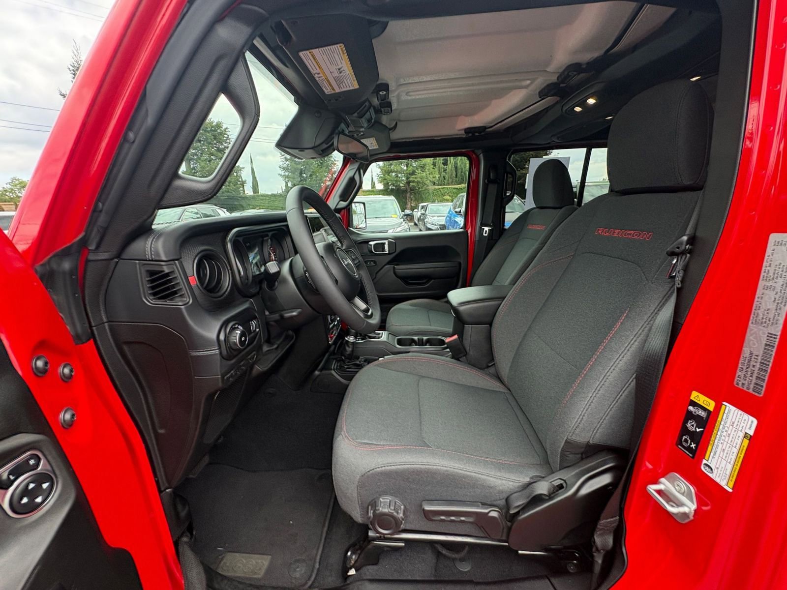Used 2025 Jeep Wrangler Unlimited Rubicon AWD/4WD image 25